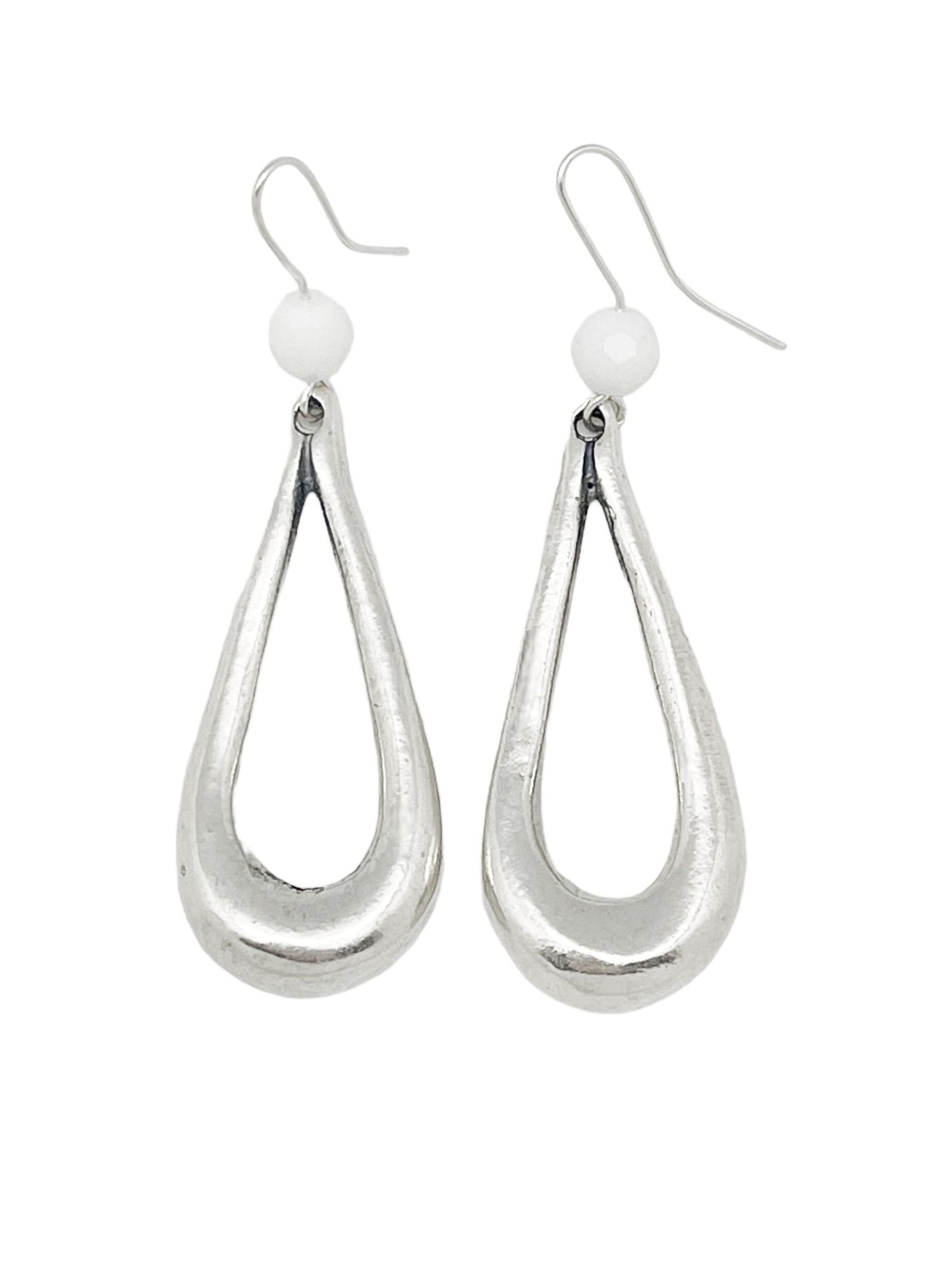 Pendiente Gd lágrima con cristal blanco plata chapado