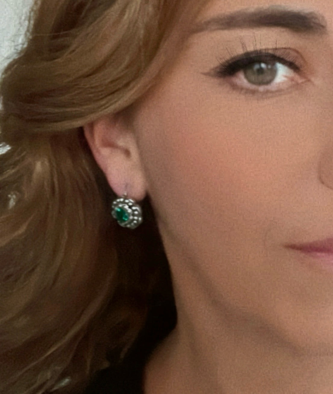 Brinco besta com cristal SW verde esmeralda