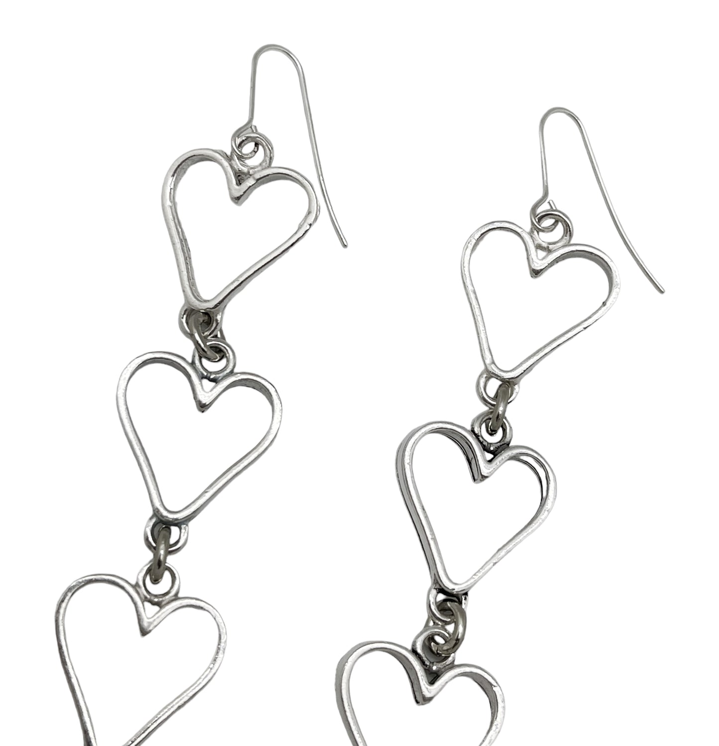 Brinco longo triplo coração, banhado a prata