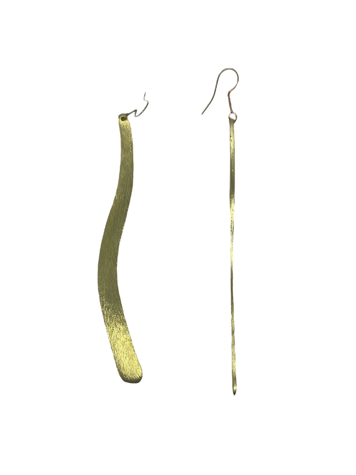 Pendiente largo Onda con gancho en dorado. Curva