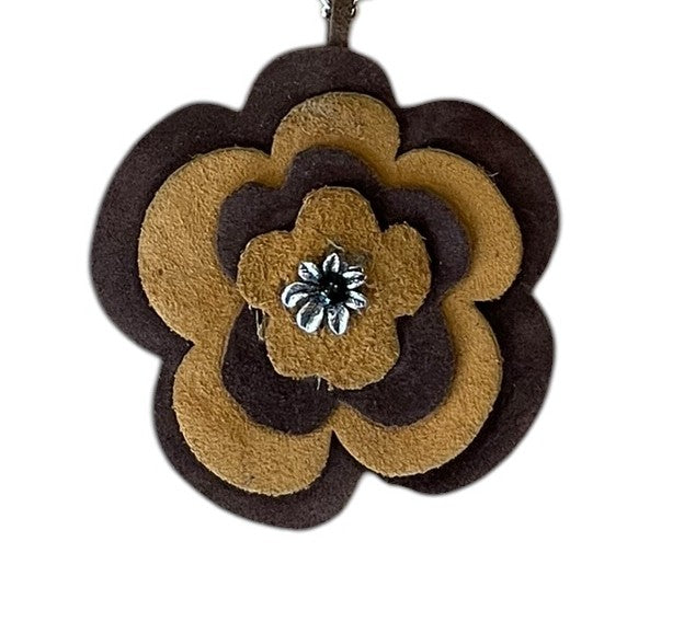 Collar flor piel en capas colores y cadena plata 10µ
