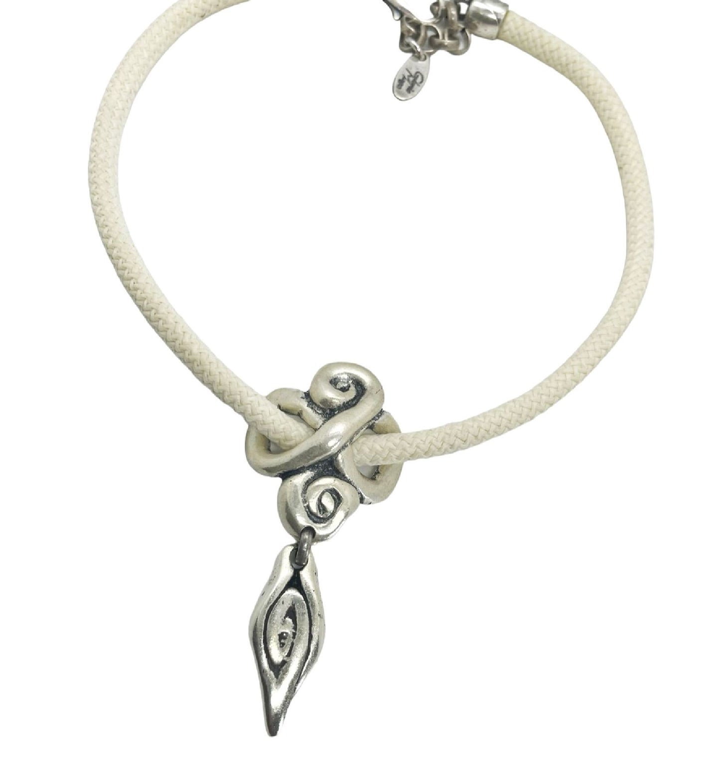 Colar Nautilus em banho de prata e cordão creme