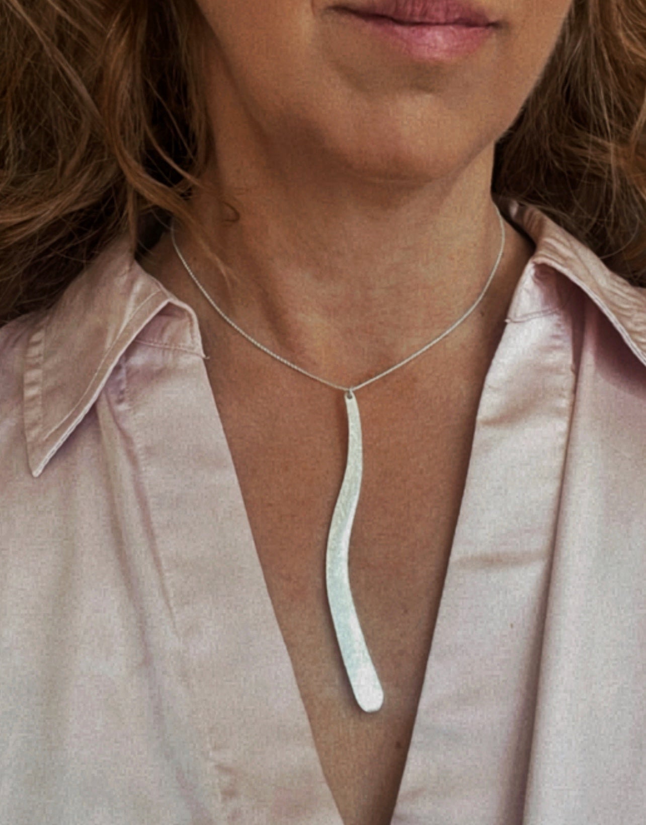 Collar Onda en plata chapado con cadena 40cm