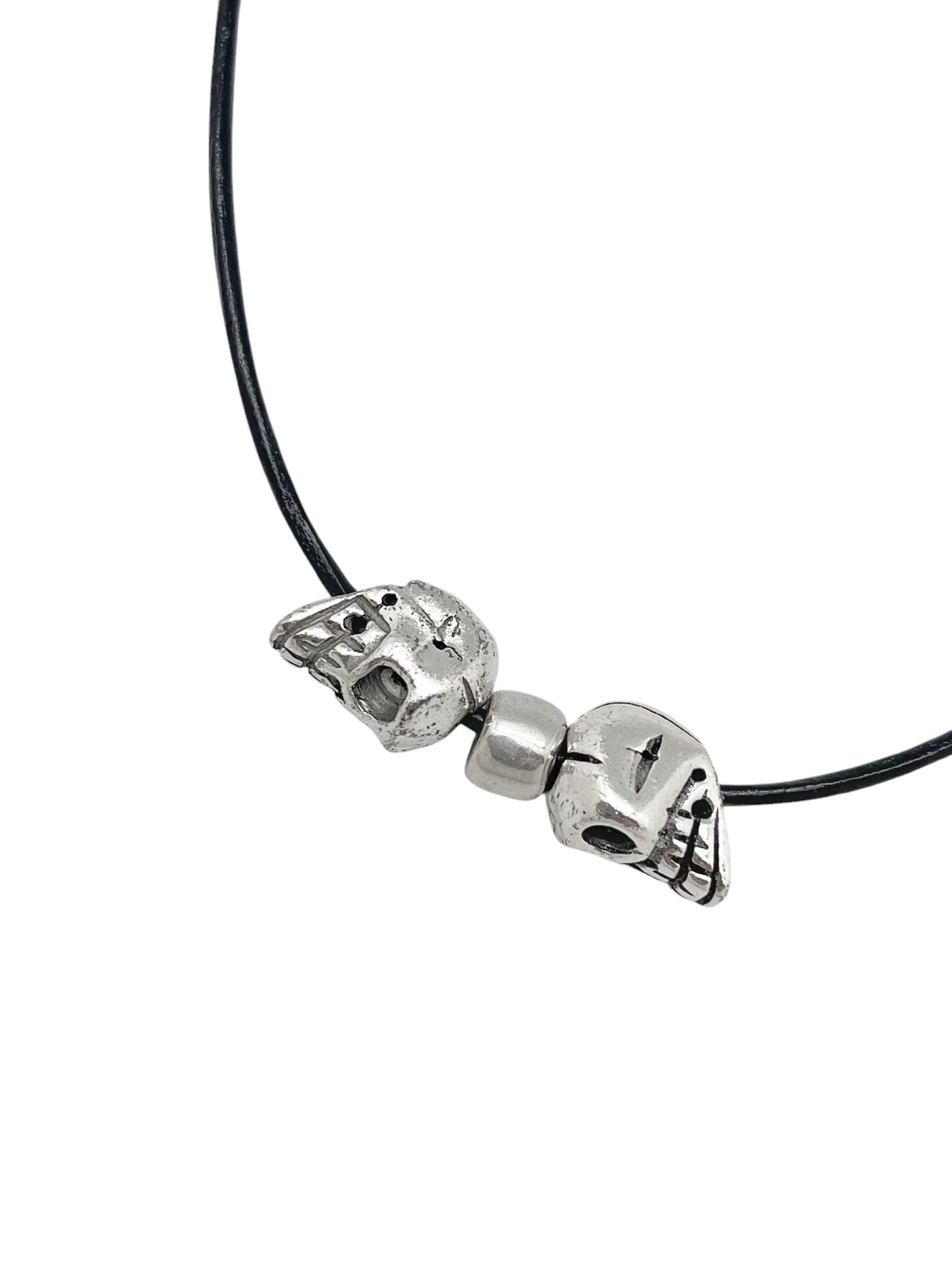 Collar Skull 3D en negro y plata chapado