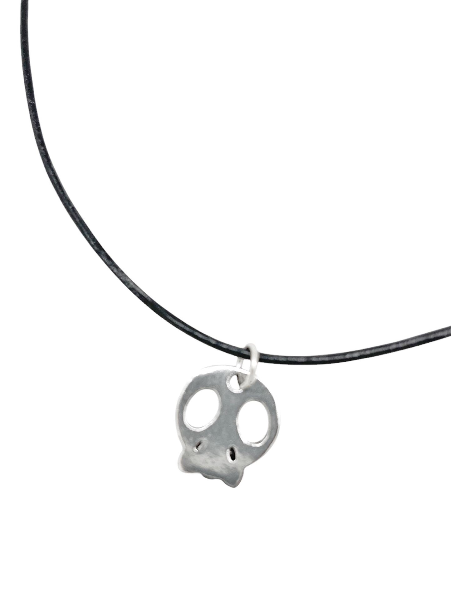 Collar Skull_Pq en negro y plata chapado