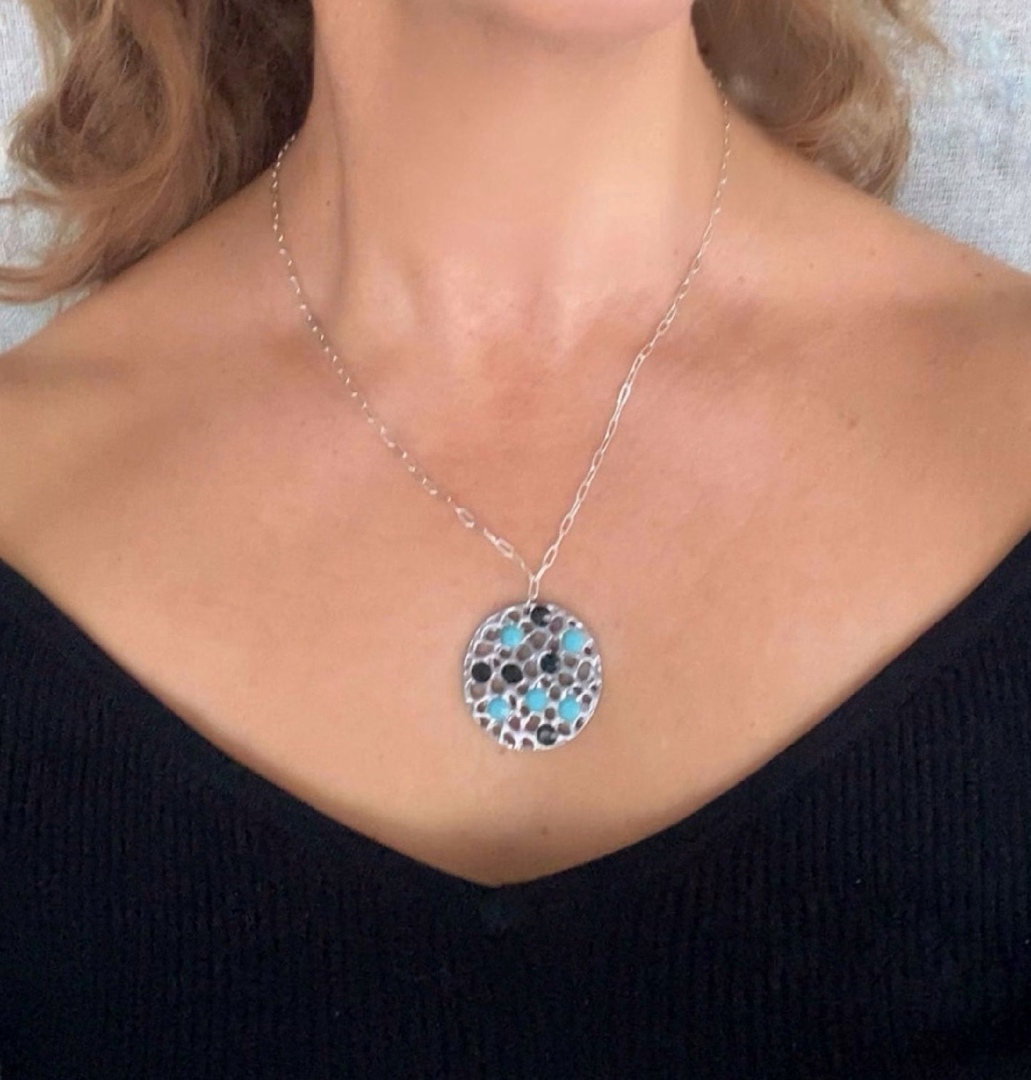 Collar Bicolor SW cristal tuquesa y negro en plata 10µ