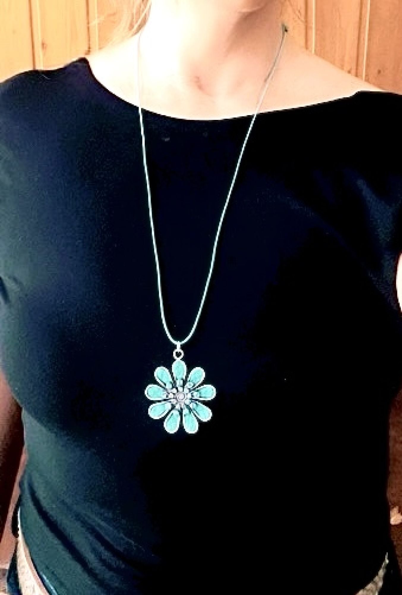 Collar largo margarita color con cristal de Sw Azul