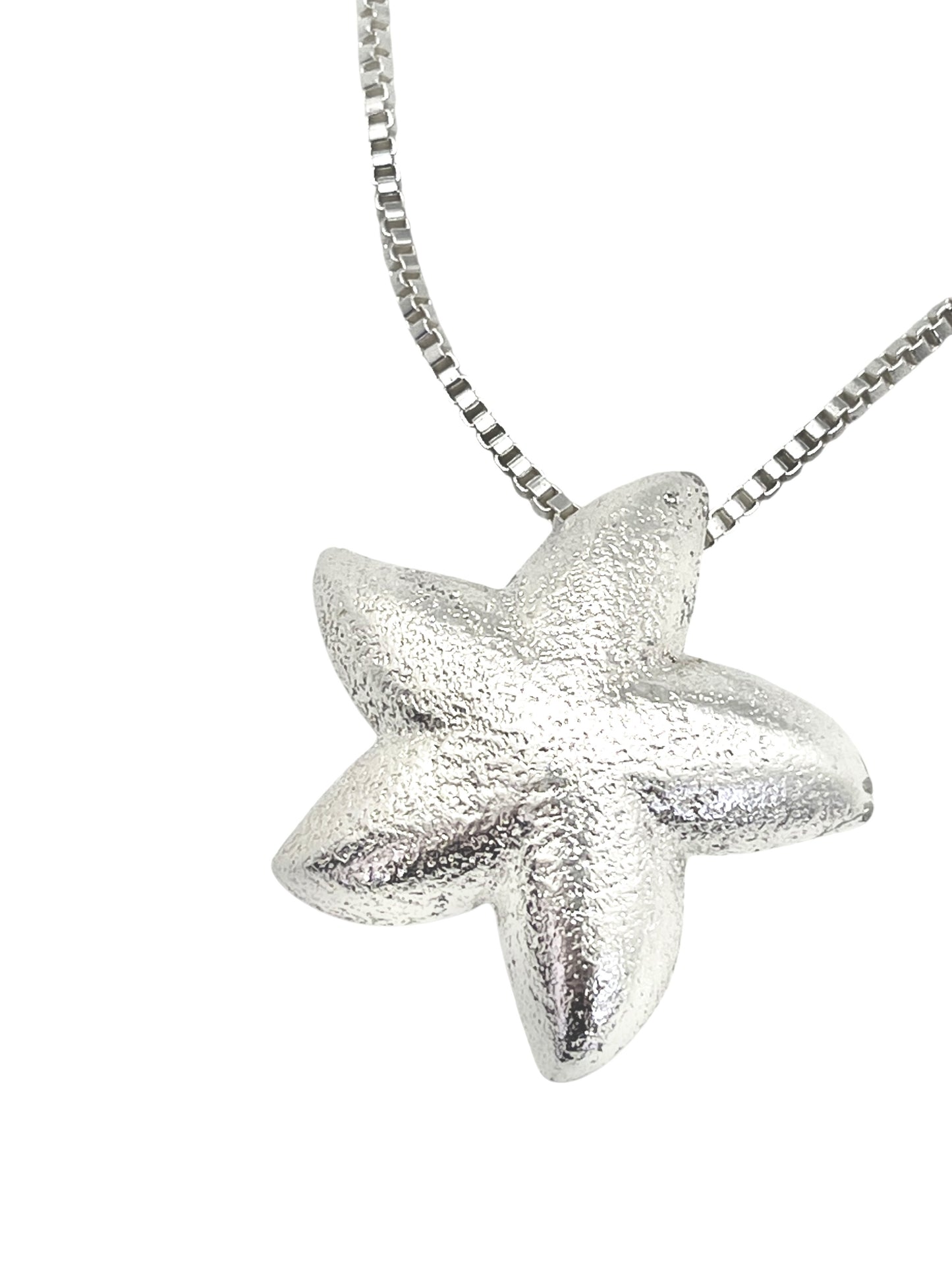 Collar estrella marina en plata 10µ y latón chapado. Largo50