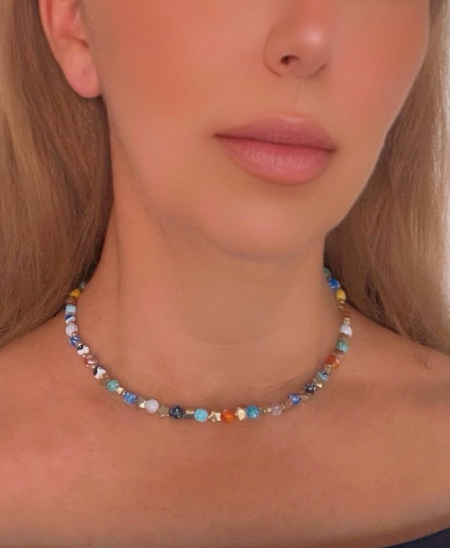 Collar multicolor Talisman de Luz en luz en latón dorado