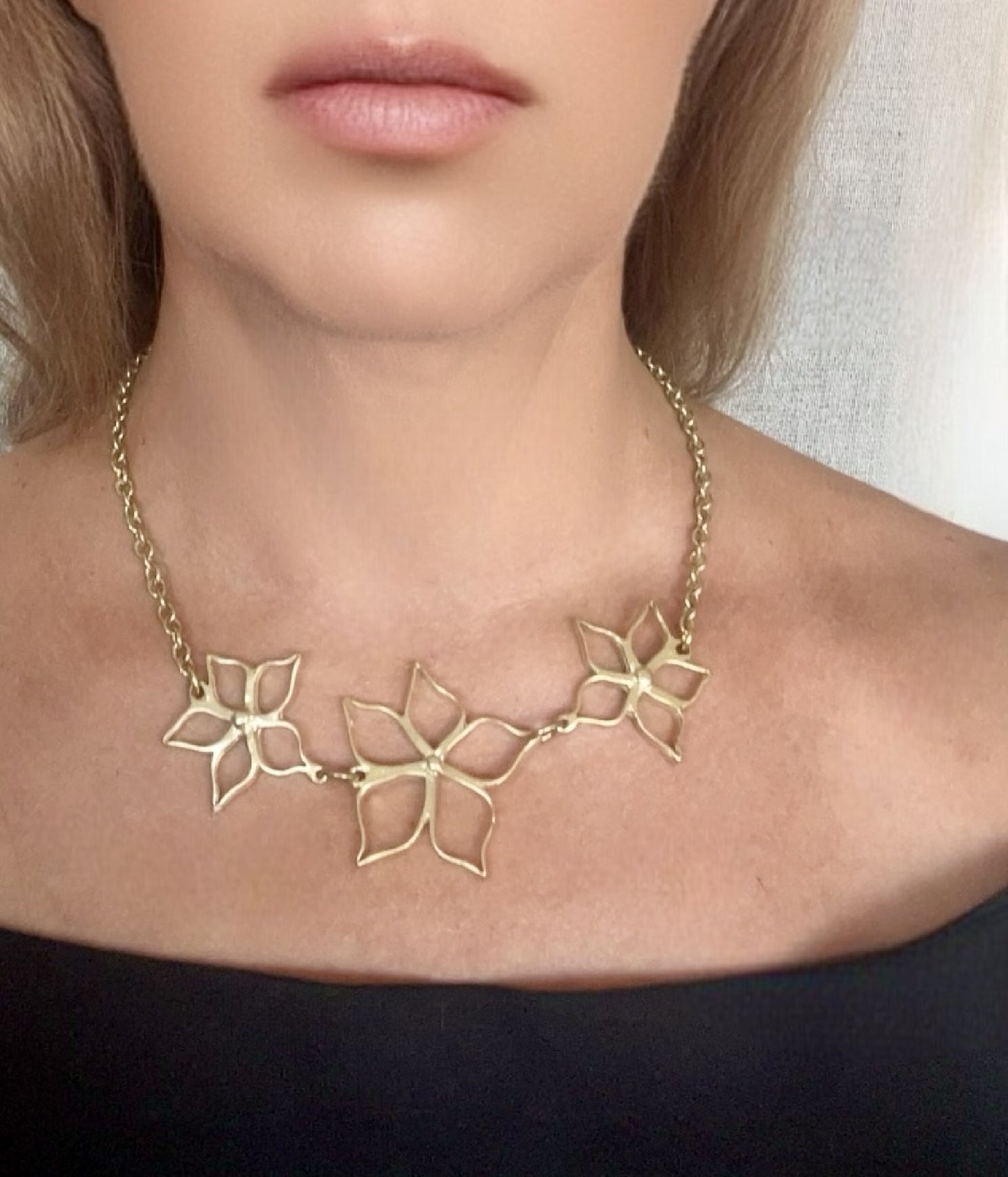 Collar Irregular Blom en dorado 40cm cadena.