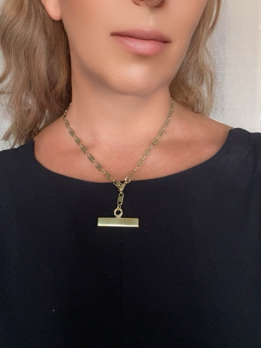 Collar Barra cadena latón chapado dorado