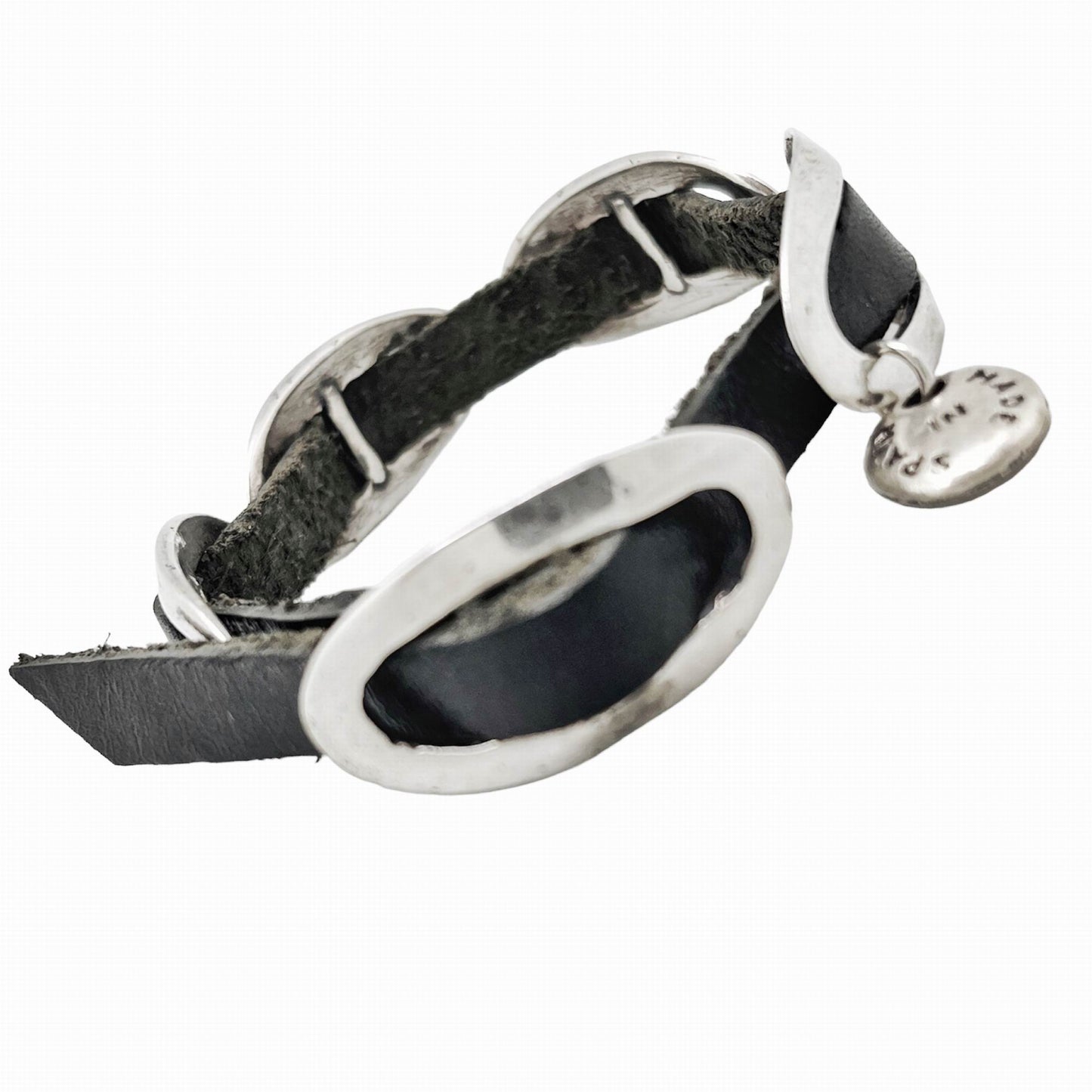 Pulsera cuero negro y piezas plata chapado"Hebilla O2" cuero y plata