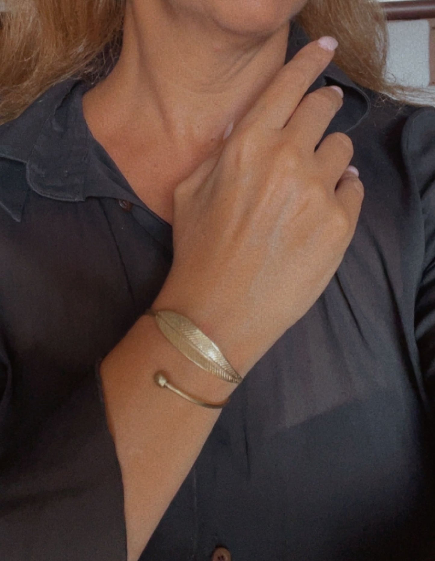 Pulsera dorado hoja ajustable y bola en base latón