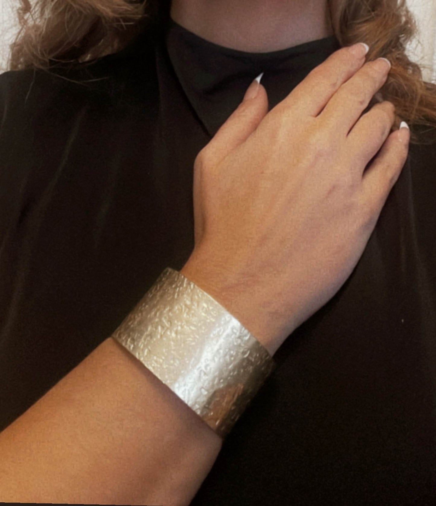 Pulsera brazalete "Alunizaje en dorado"
