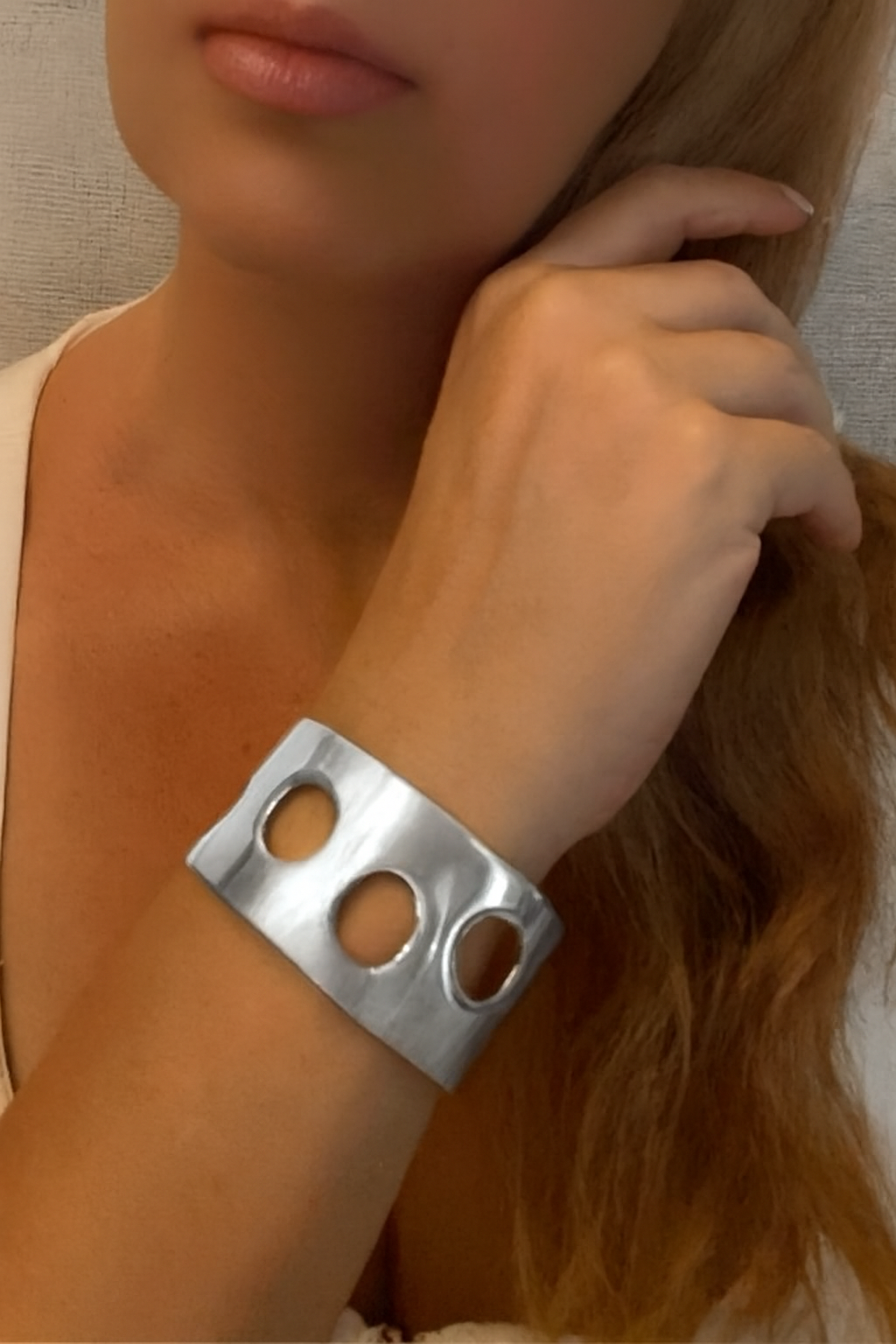 Pulseira "Laguna", punho largo em latão banhado a ouro