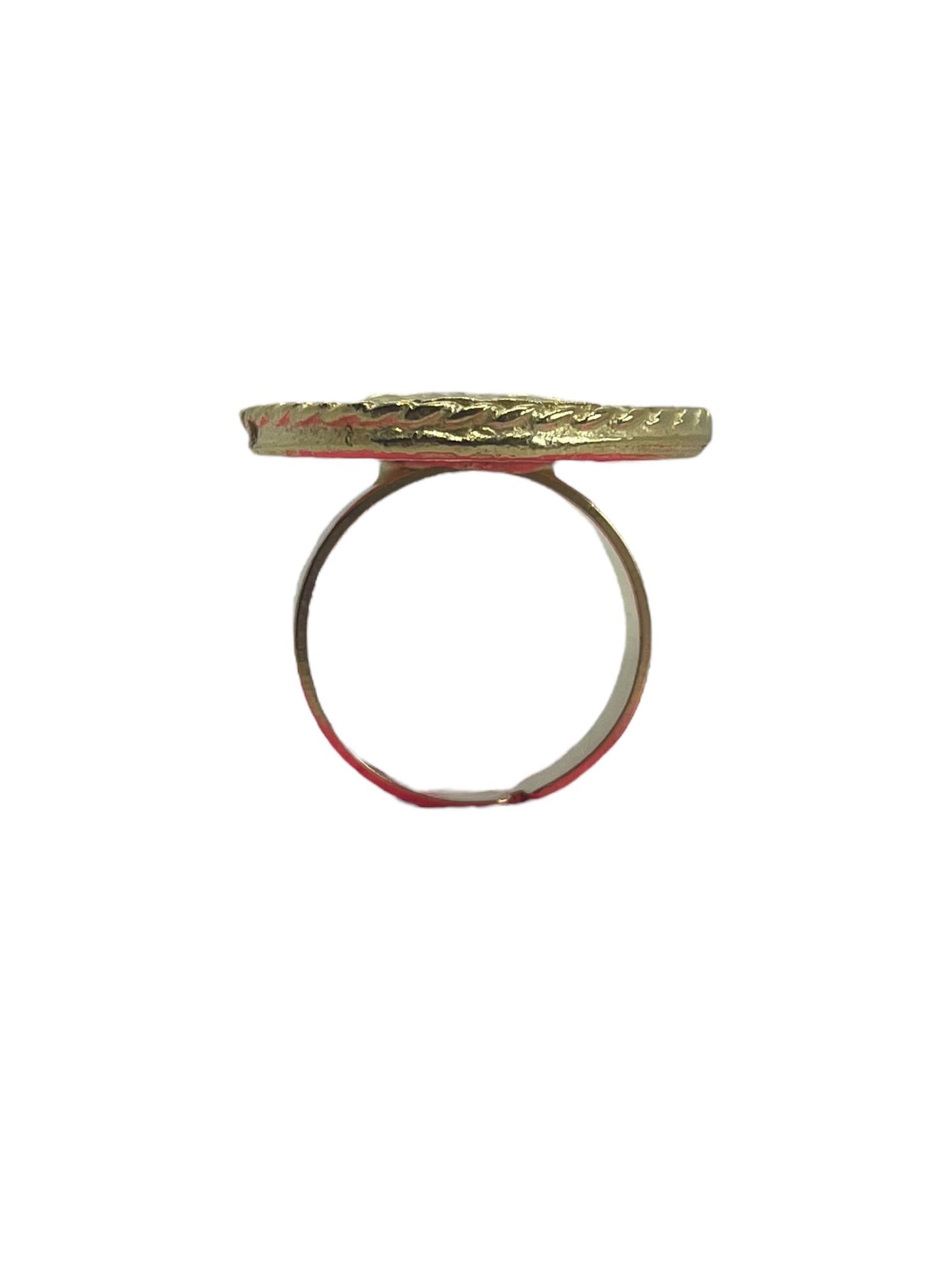 Anillo Invicto dorado. Ajustable