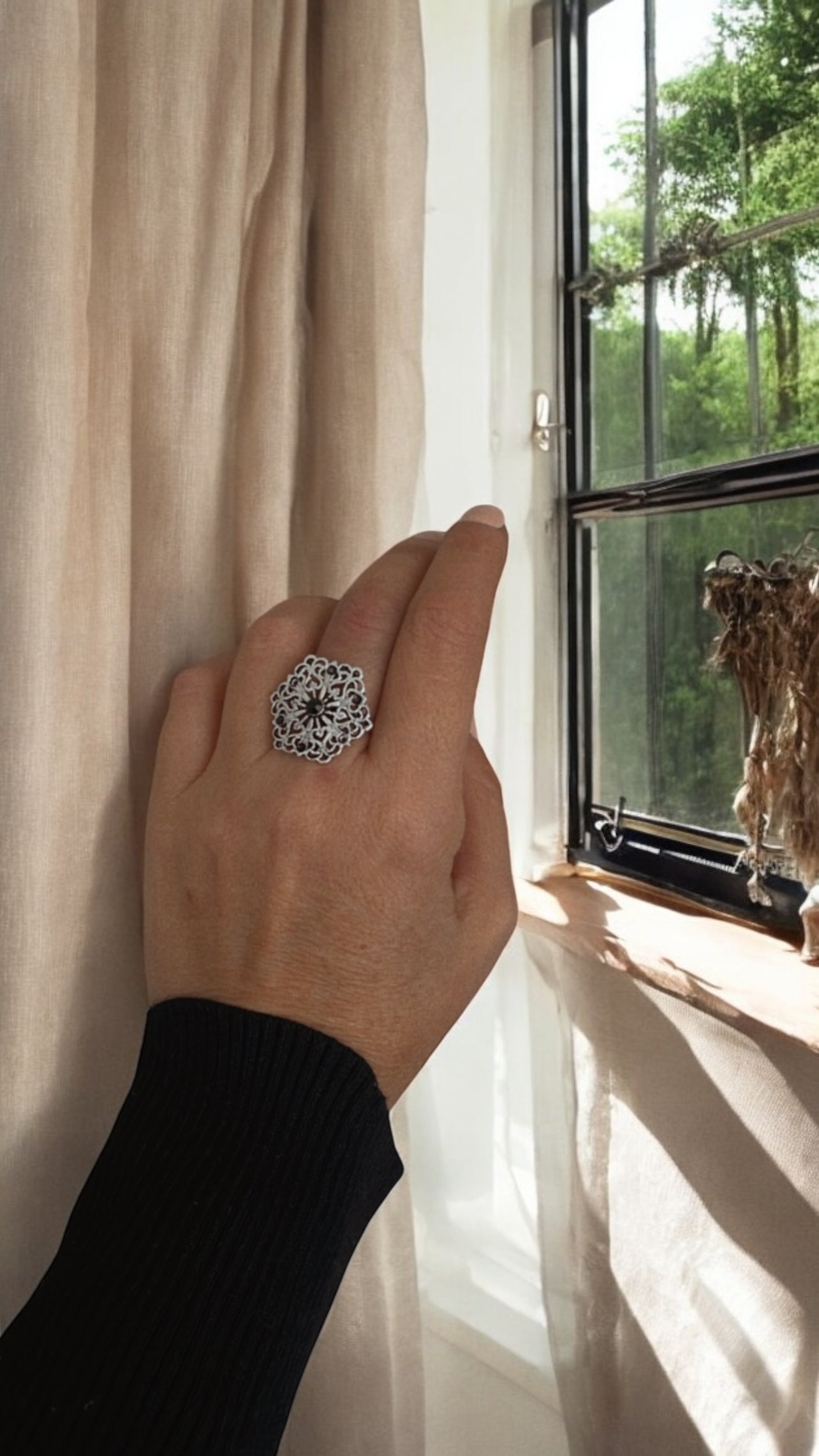 Anillo Retro cristal negro y plata envejecido chapado