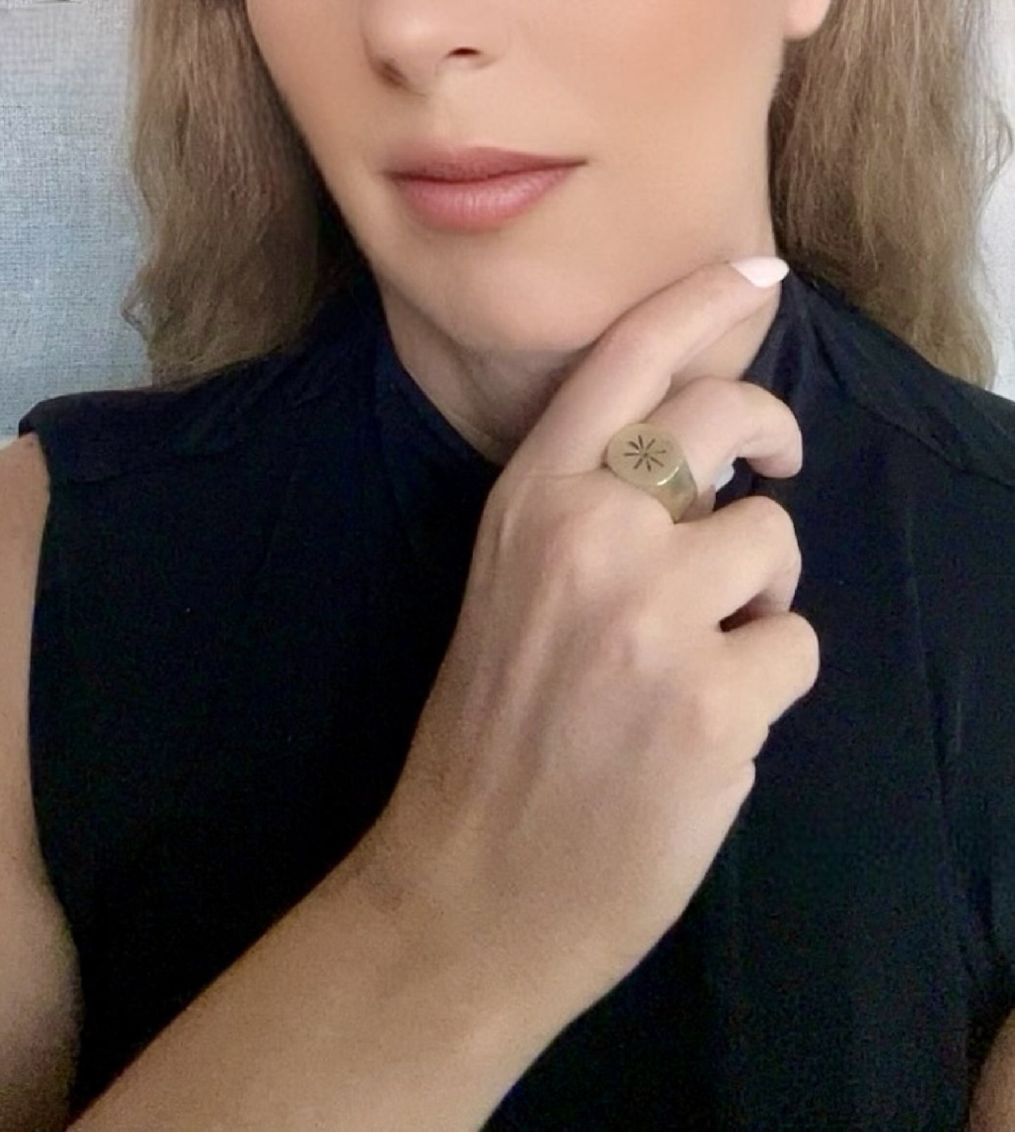 Anillo Sello Estelar en dorado chapado latón