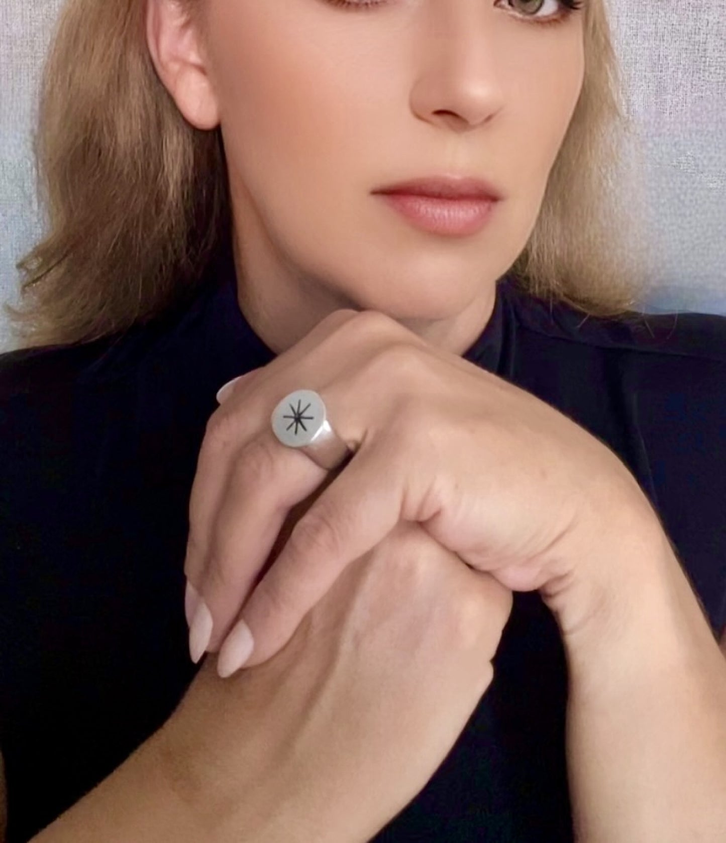 Anillo Sello Estelar en plata chapado 10µ