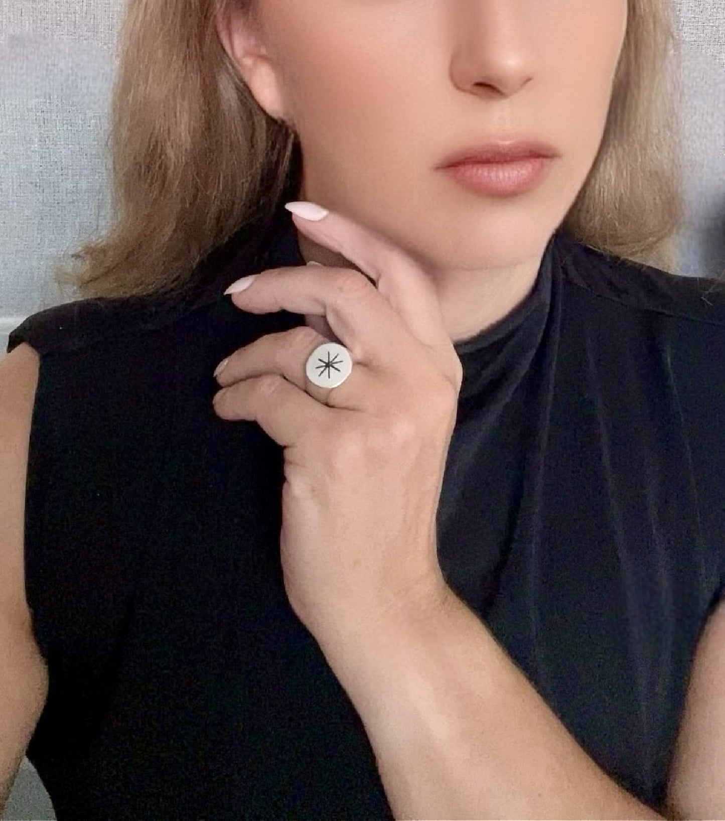 Anillo Sello Estelar en plata chapado 10µ