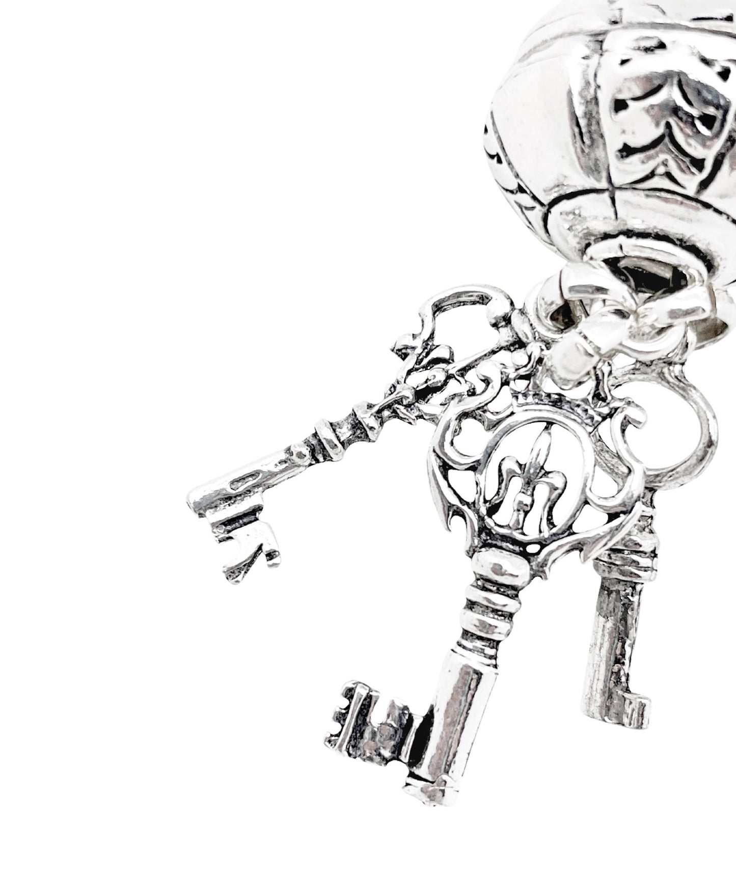 Cuelgabolso_llavero esfera con llaves en plata chapado