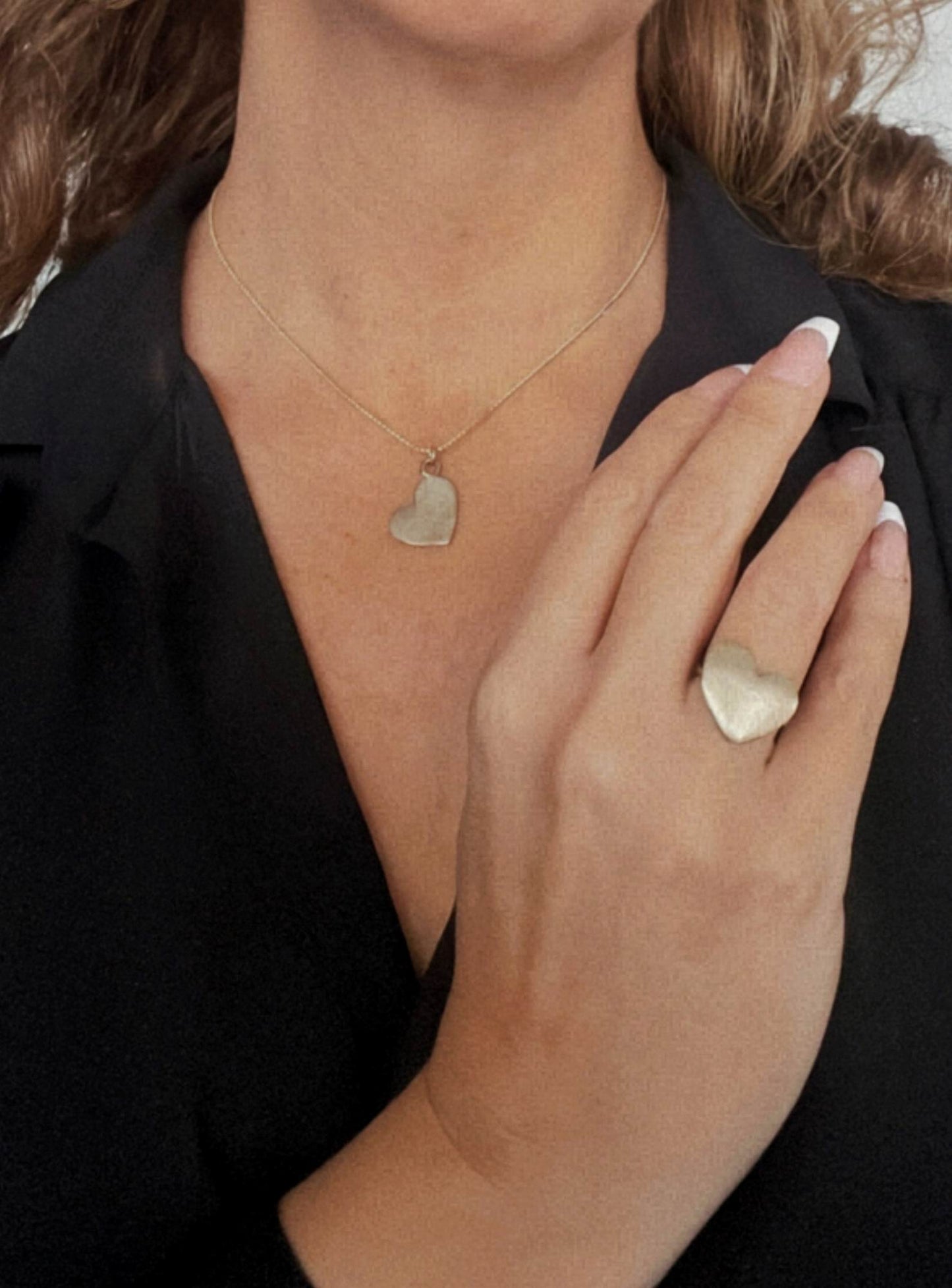 Conjunto colgante y anillo de corazón en latón y zamak dorado 40cm T-15