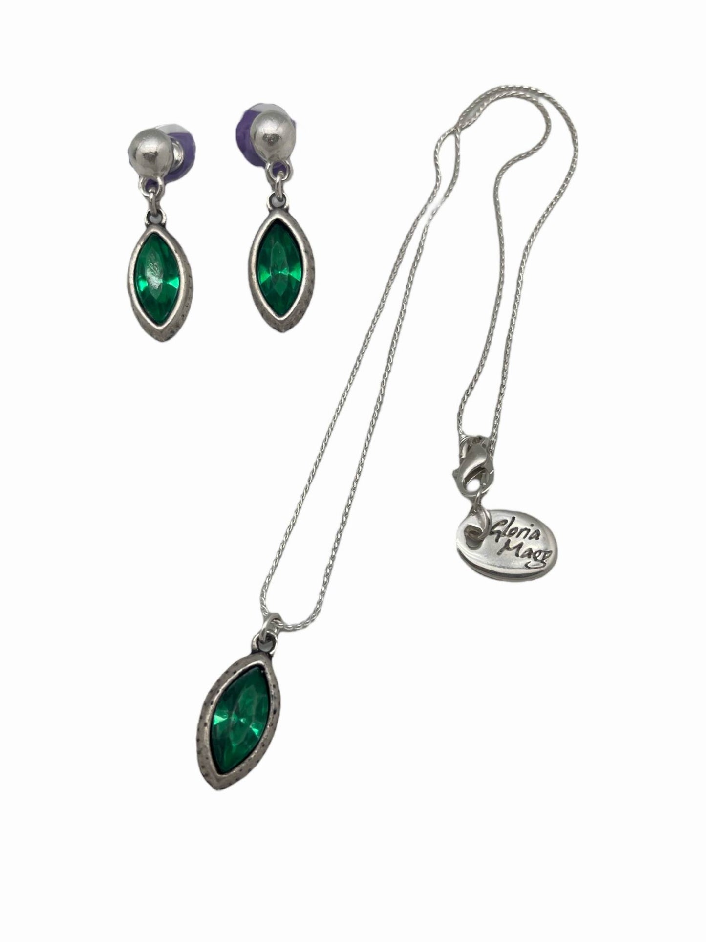 Conjunto colgante y pendientes de lagríma en zamak chapado plata de ley y cristal facetado en verde