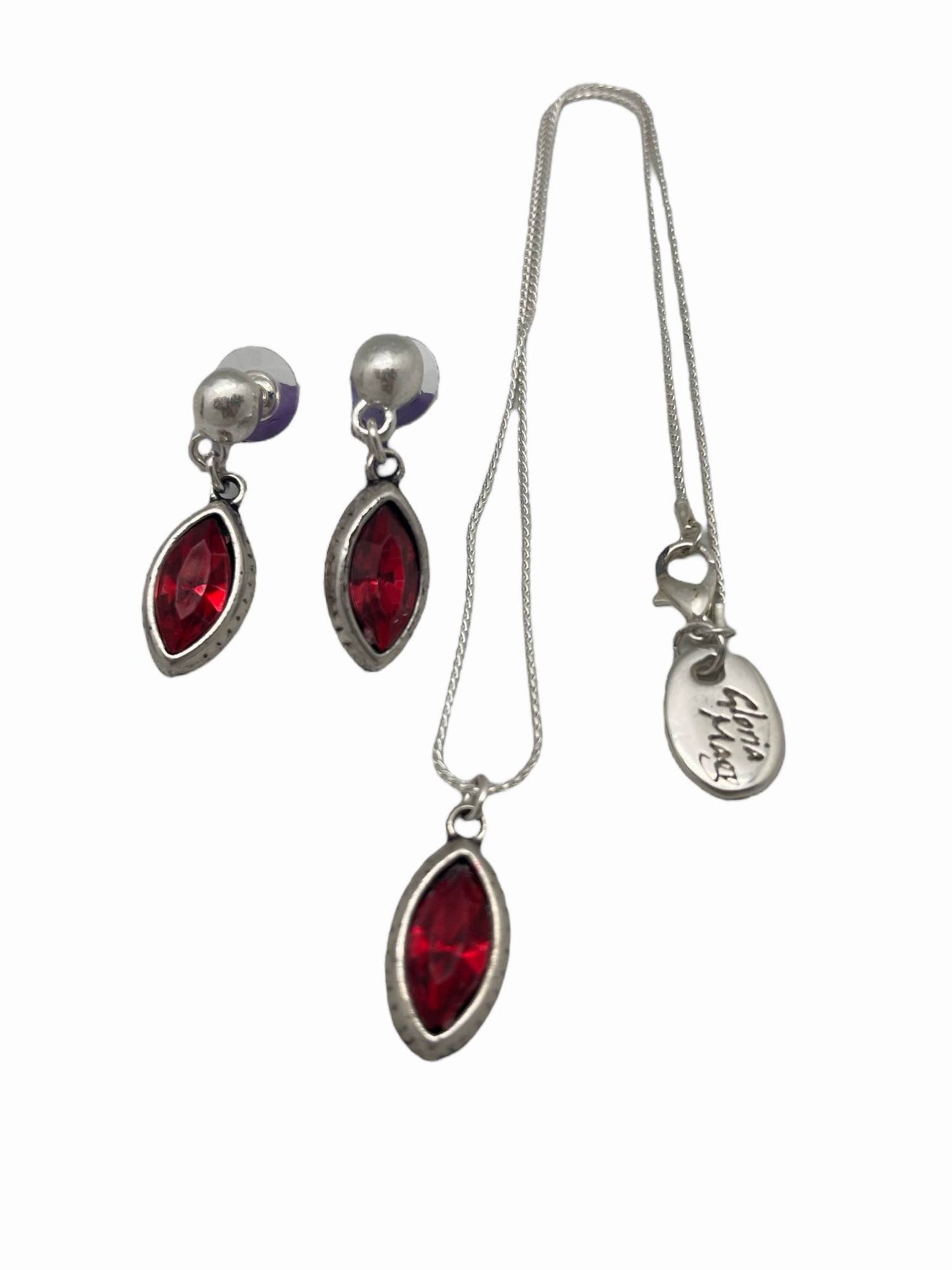 Conjunto colgante y pendientes de lagríma en zamak chapado plata de ley y cristal facetado en rojo