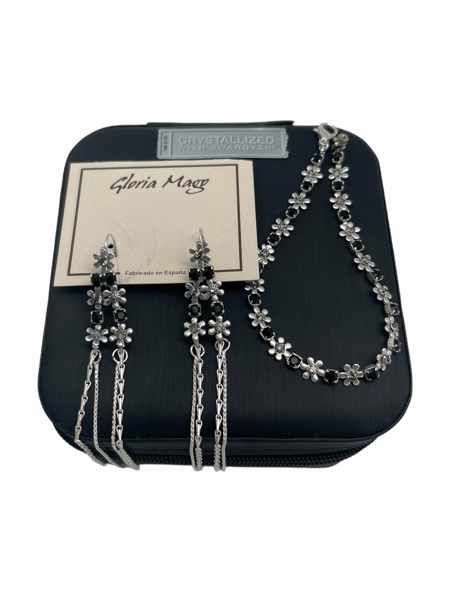 Joyero de viaje y Conjunto de Swarovski pendientes largos y pulsera con detalles de flor. Plata de ley 7-10 micras en color negro