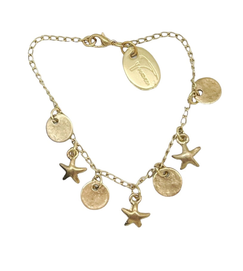 Conjunto estrella, pulsera charms y pendiente aro en dorado