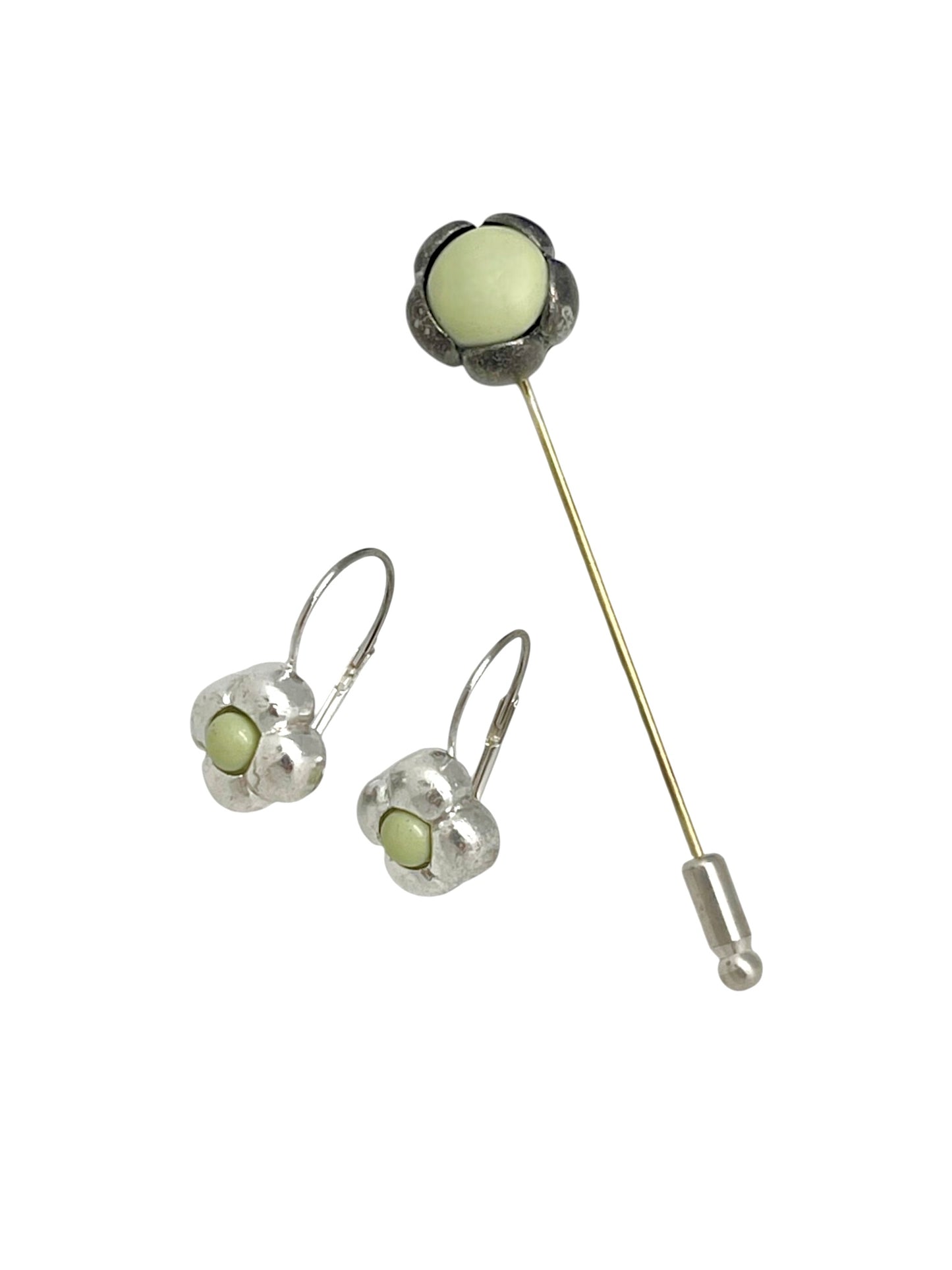 Conjunto broche alfiler verde claro y pendientes dormilona plata 10µ