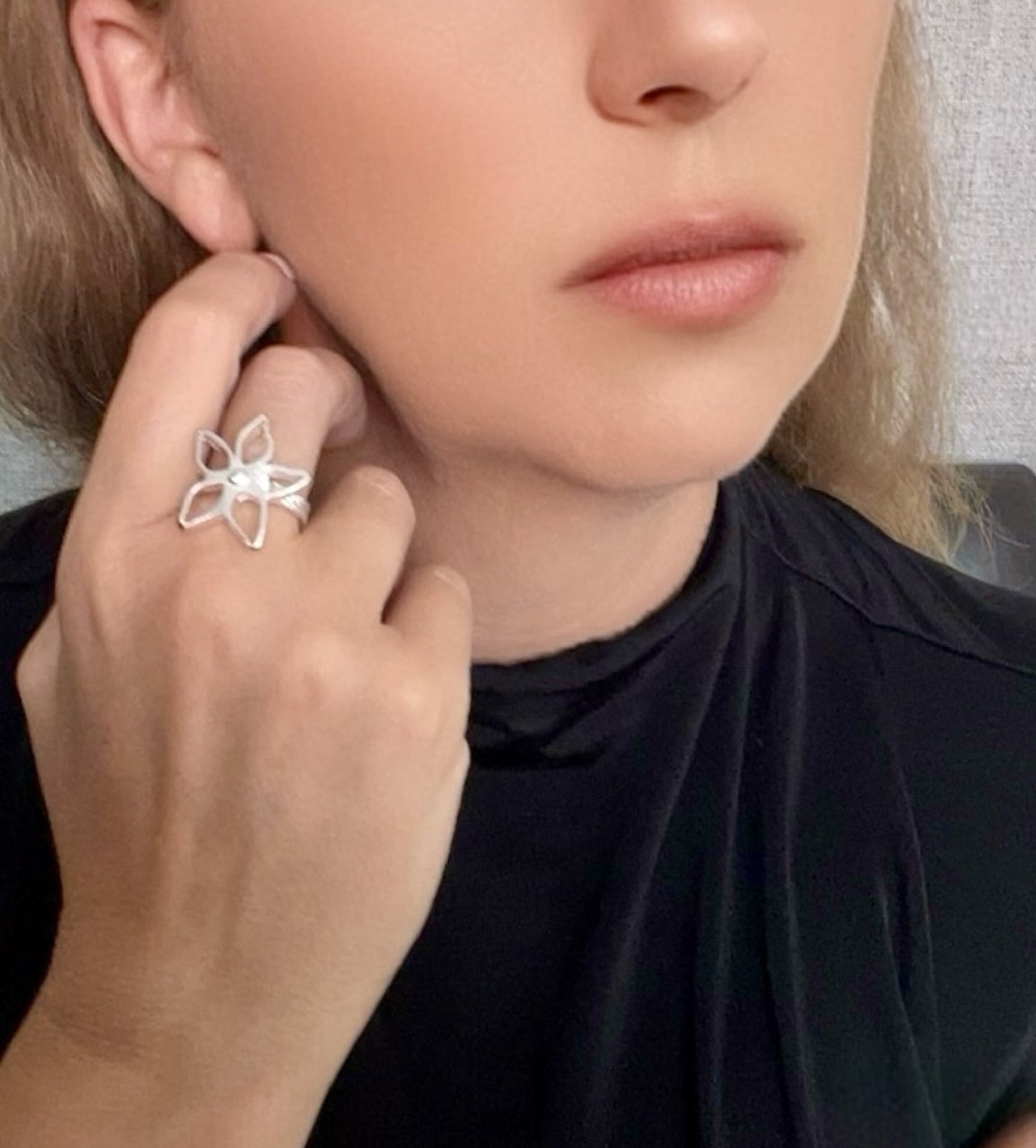 Anillo flor plata de ley chapado latón Gloria Mago diseño exclusivo moda accesorio fabricante