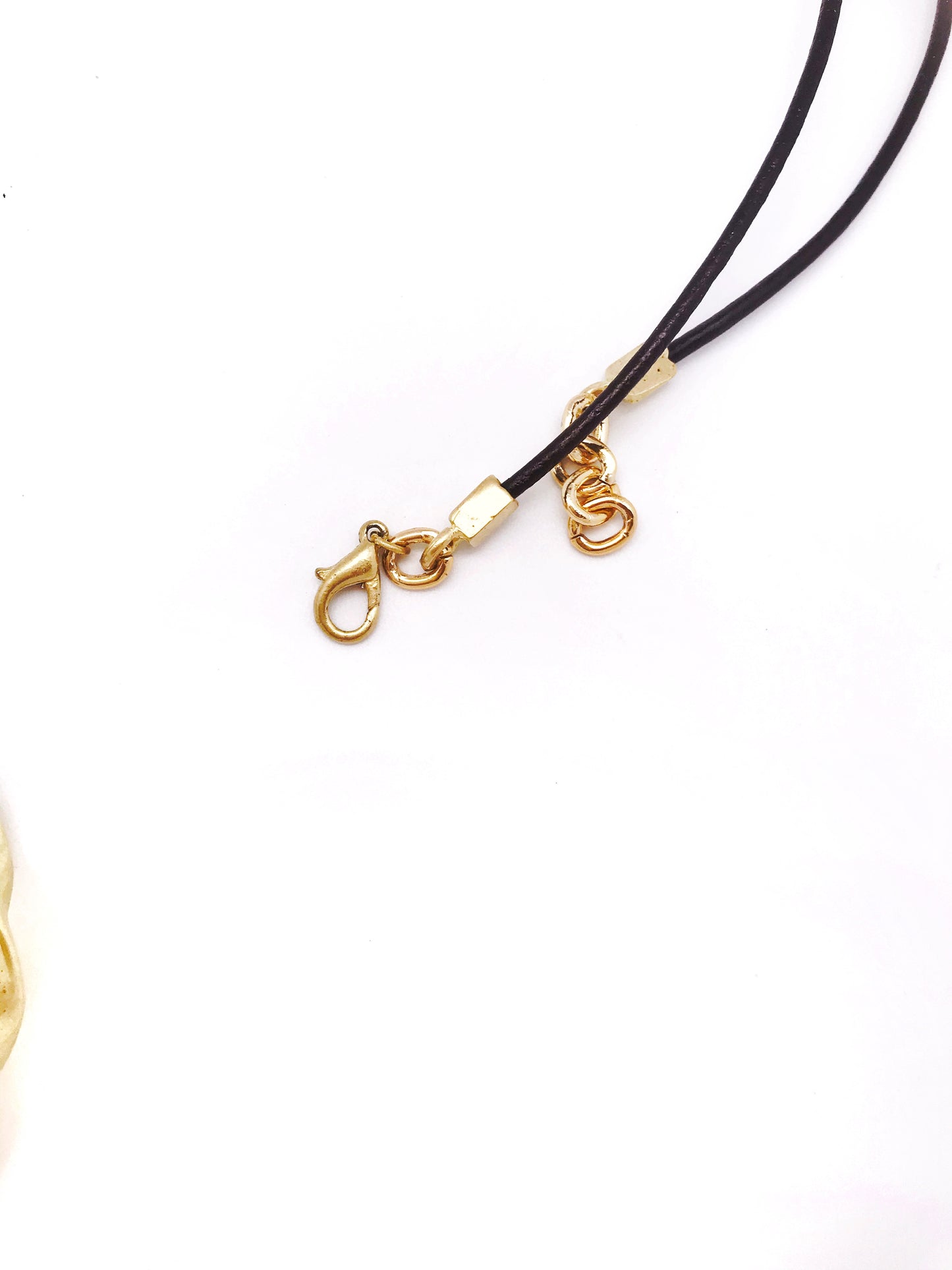 Collar largo cuero rizado y luna 80cm