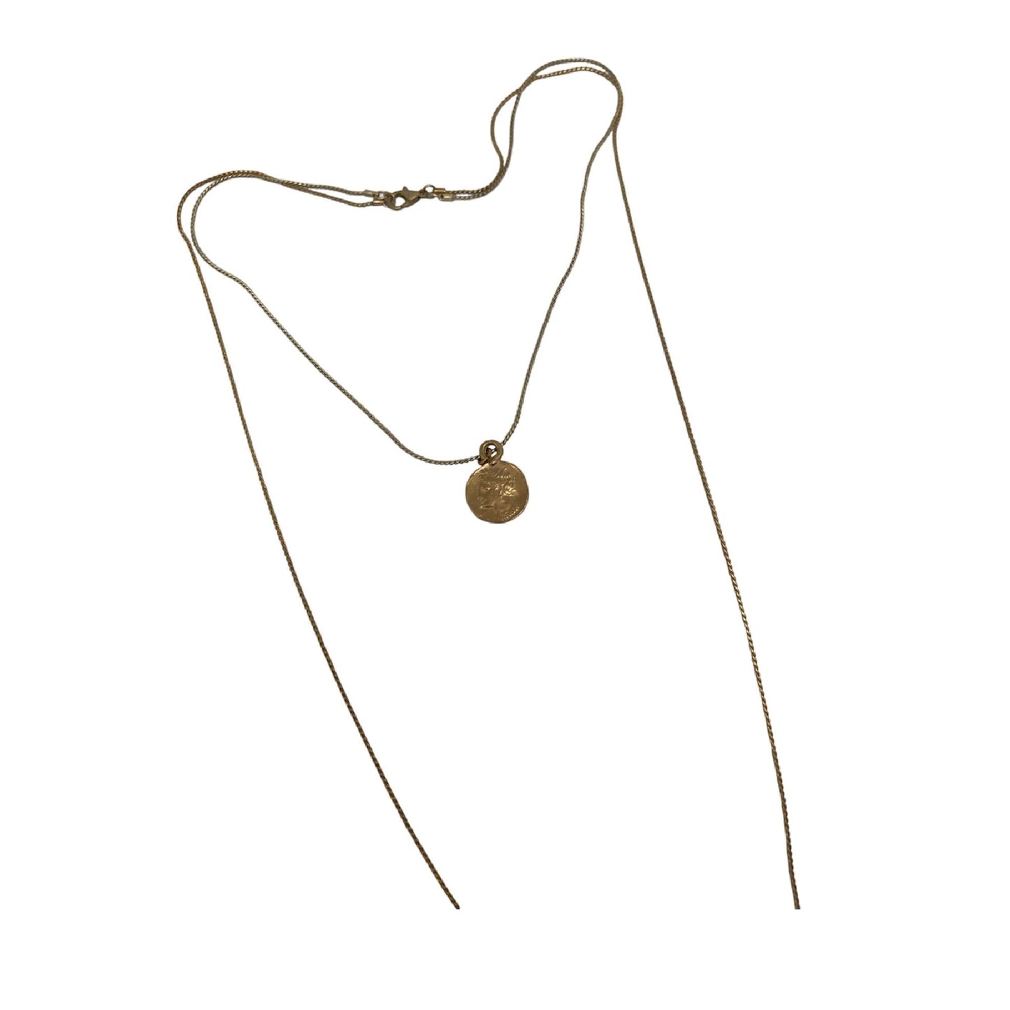 Collar doble largo con charmas de monedas en chapado dorado