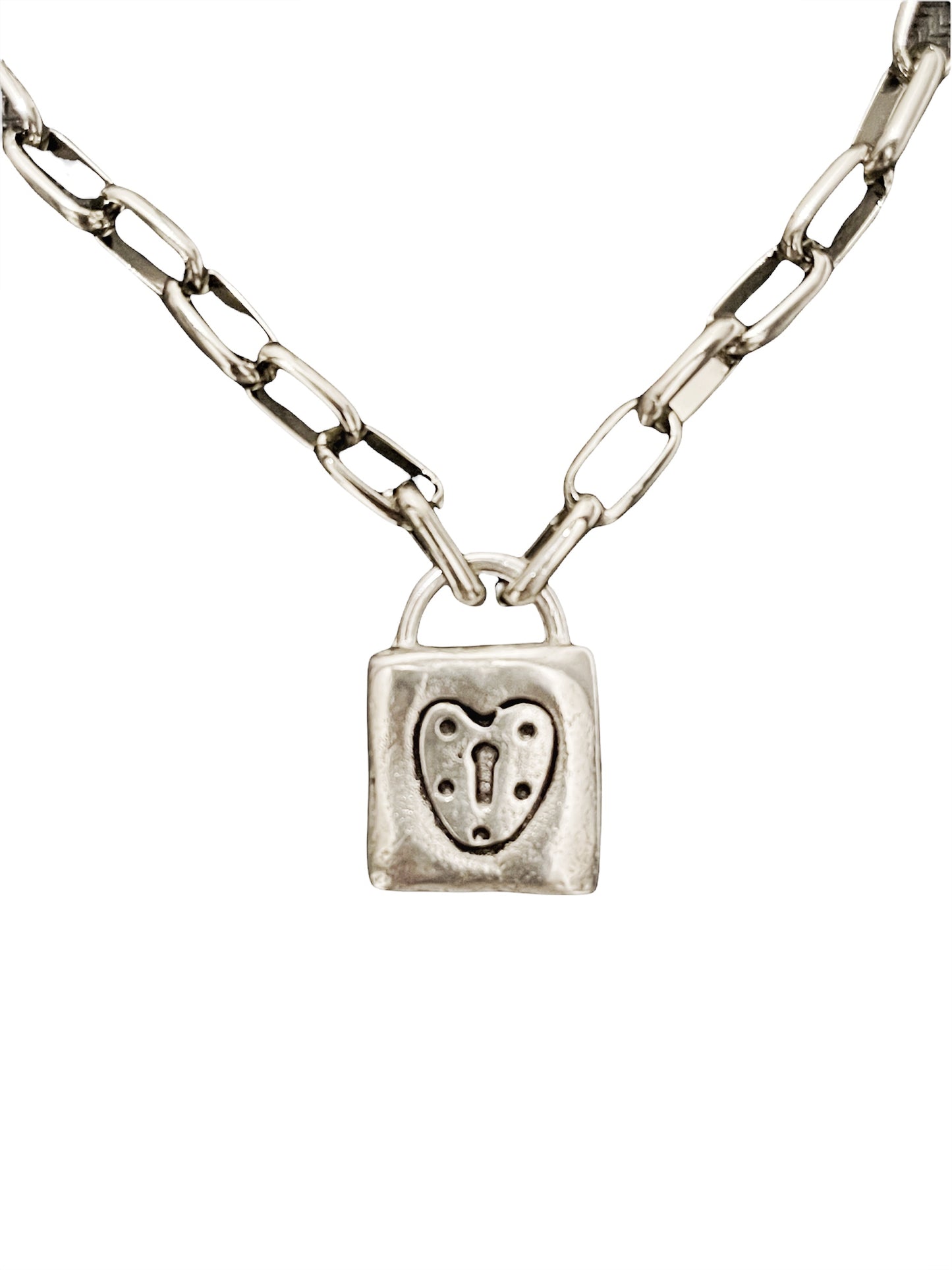 Collar Candado en plata chapado y cadena singular eslabón rectangular. "Gloria Mago"