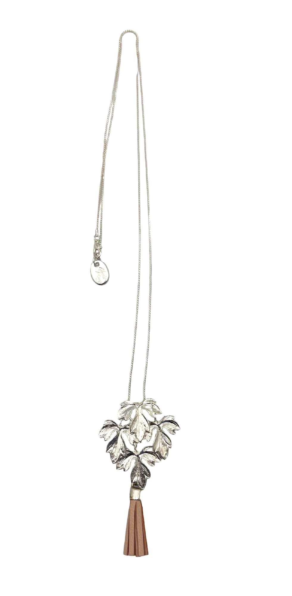 Collar largo hojas y flechos plata-crema