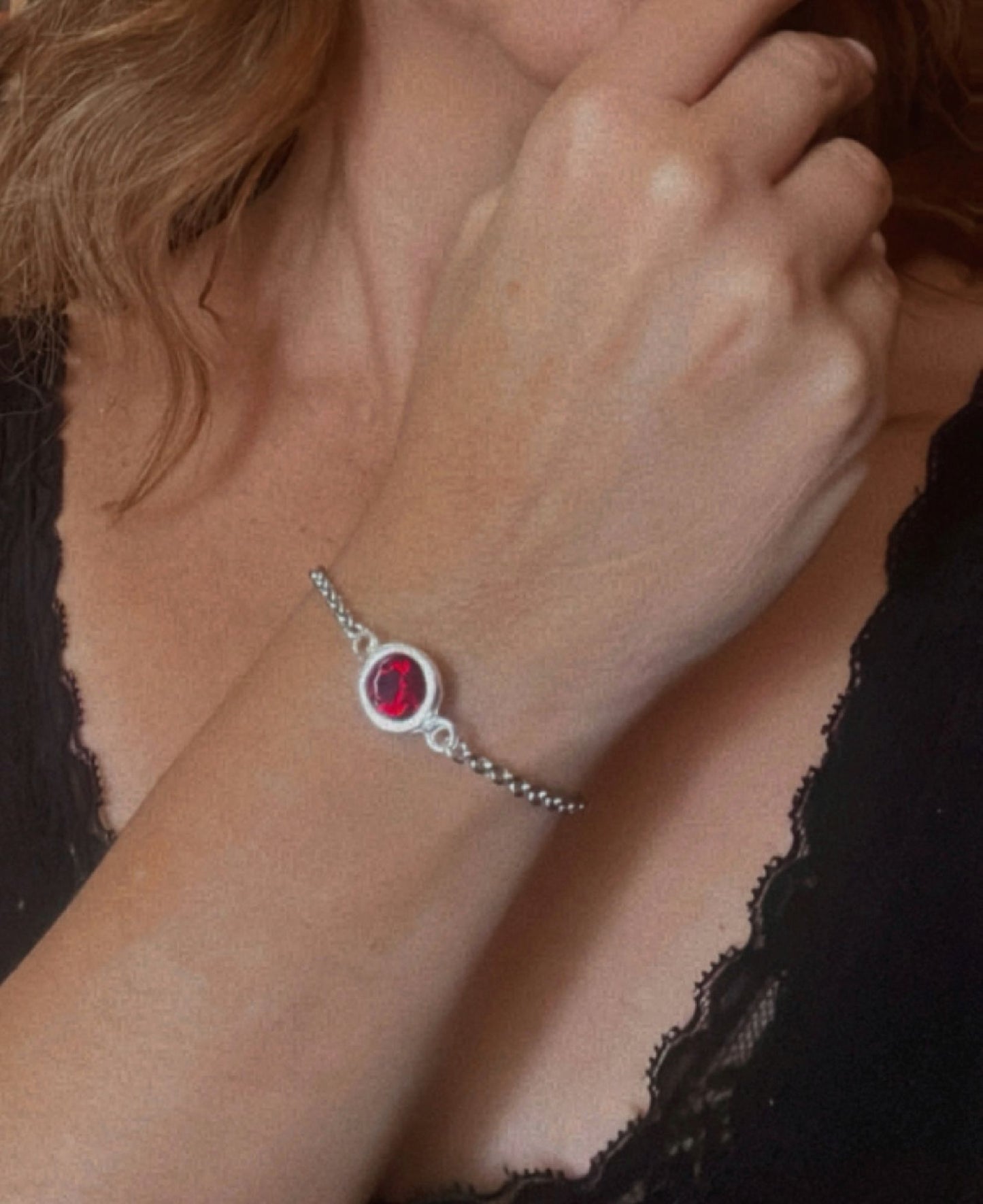 Pulseira de cristal sw e corrente vermelha