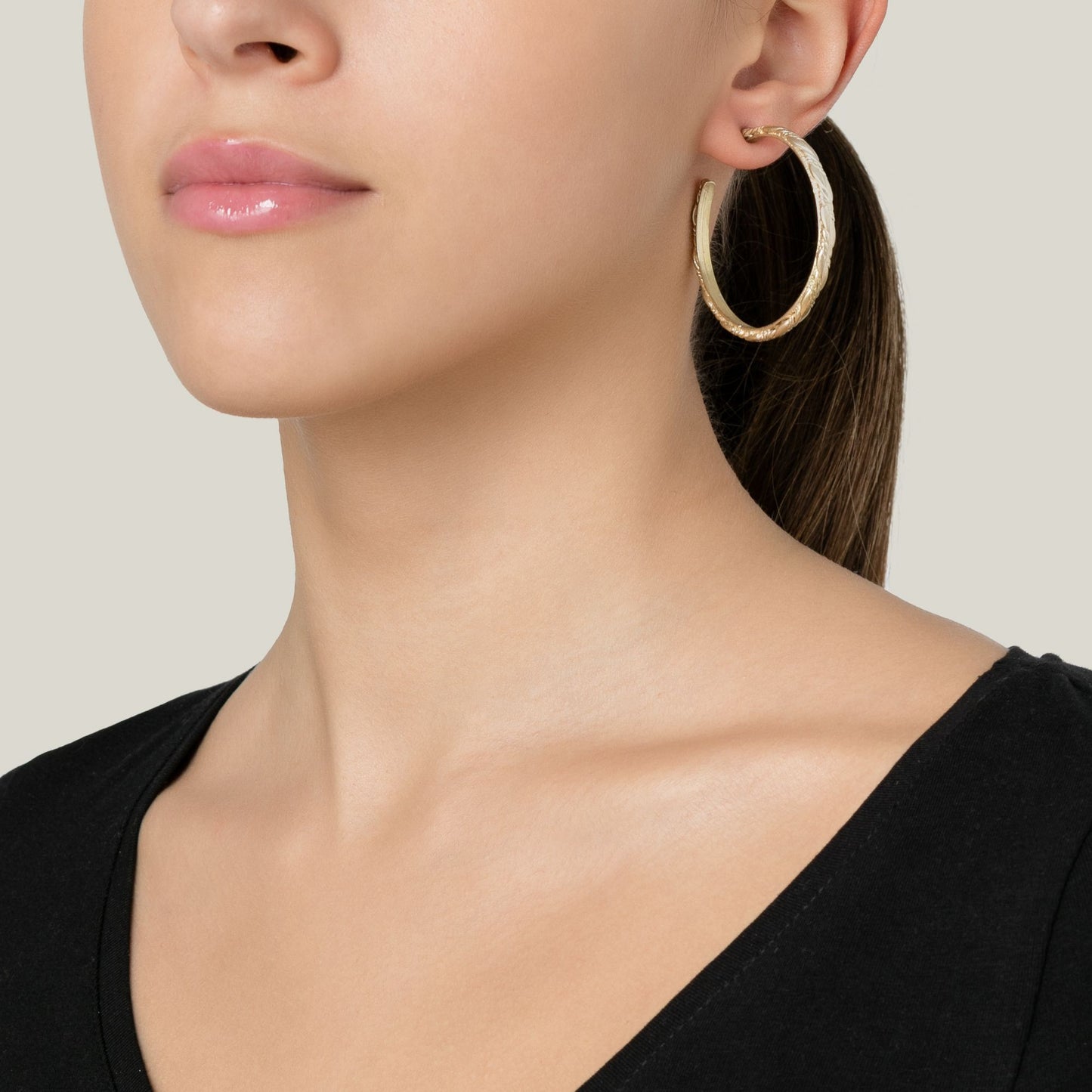 Pendiente Aro dorado con filigrana criollla en linea dorado