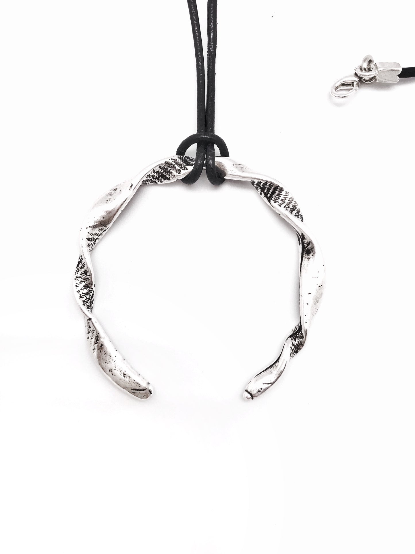 Colar de chifre de lua, couro prateado e preto, 80cm