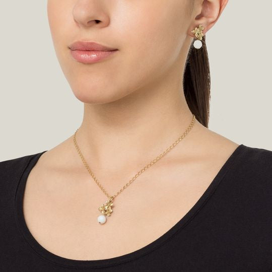 Conjunto collar-pendiente dorado"Bouquet blanco"