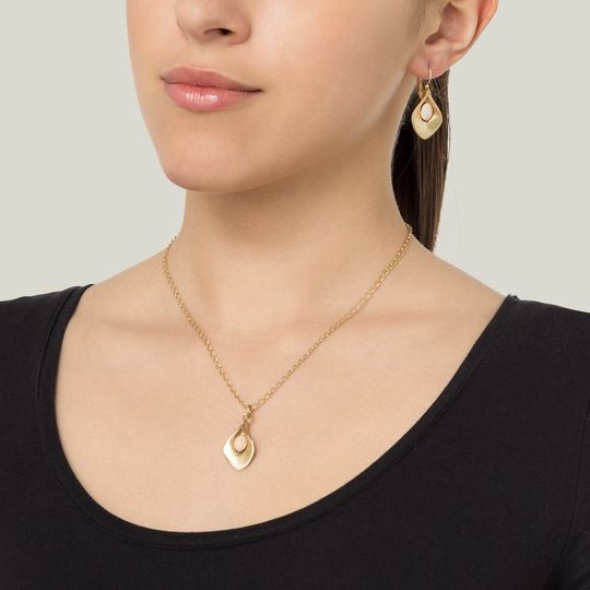 Conjunto pendiente y collar dorado Cala rosa palo