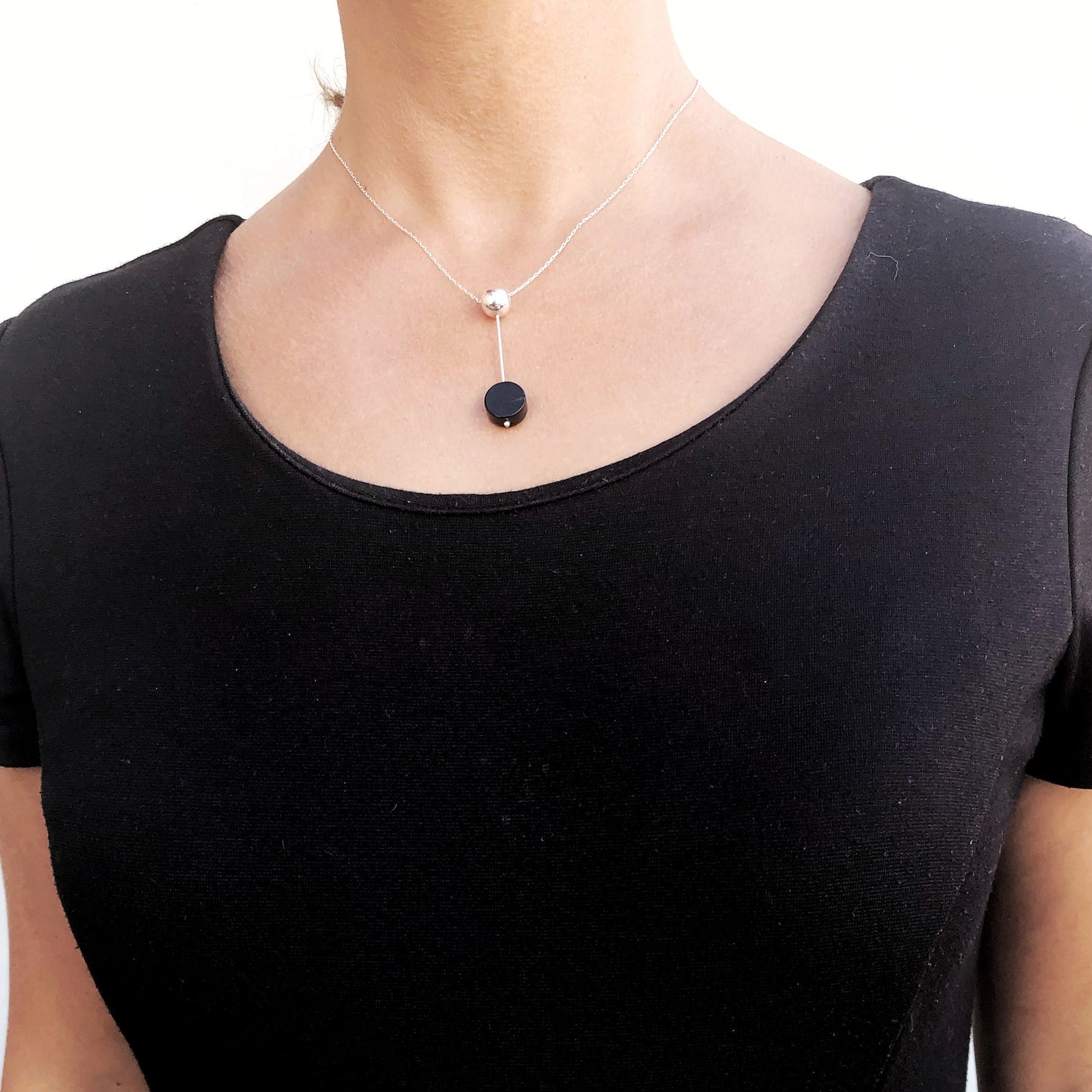 Gargantilha Pêndulo Preto em prata esterlina 925 e cristal