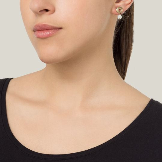 Nacre gold earring
