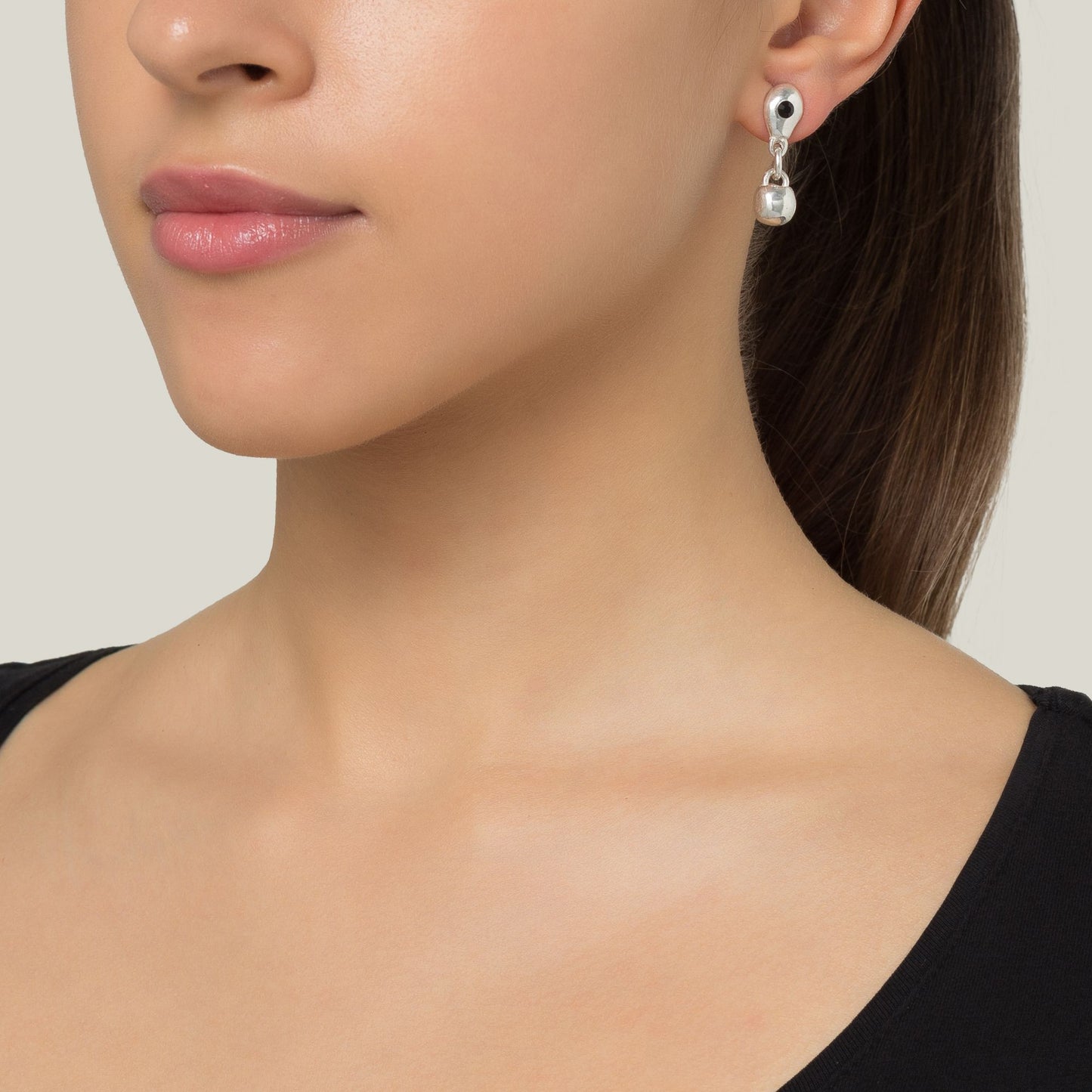 Swarovski crystal silver earring black