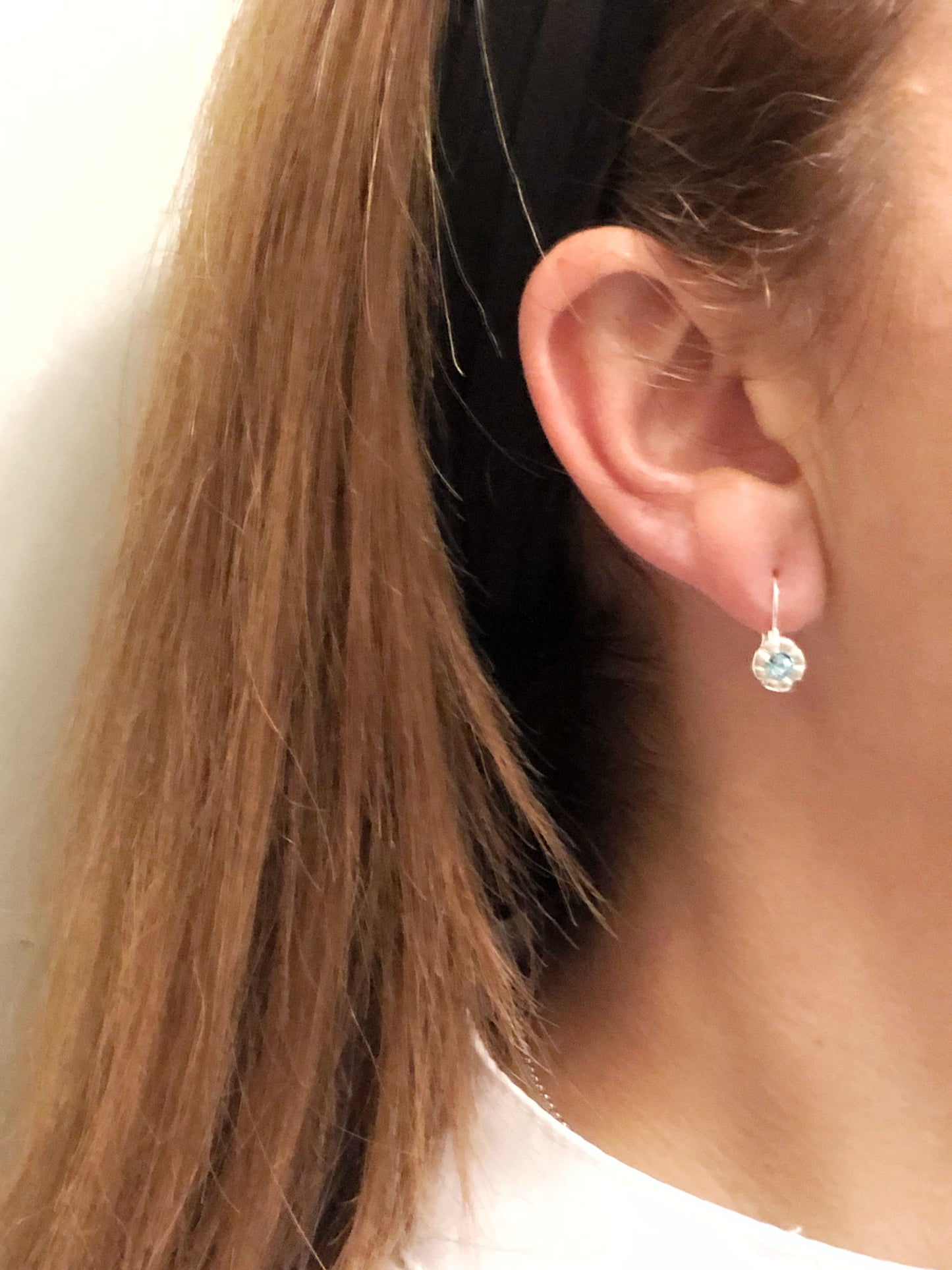 Brinco dorminhoco prateado Flor3 azul