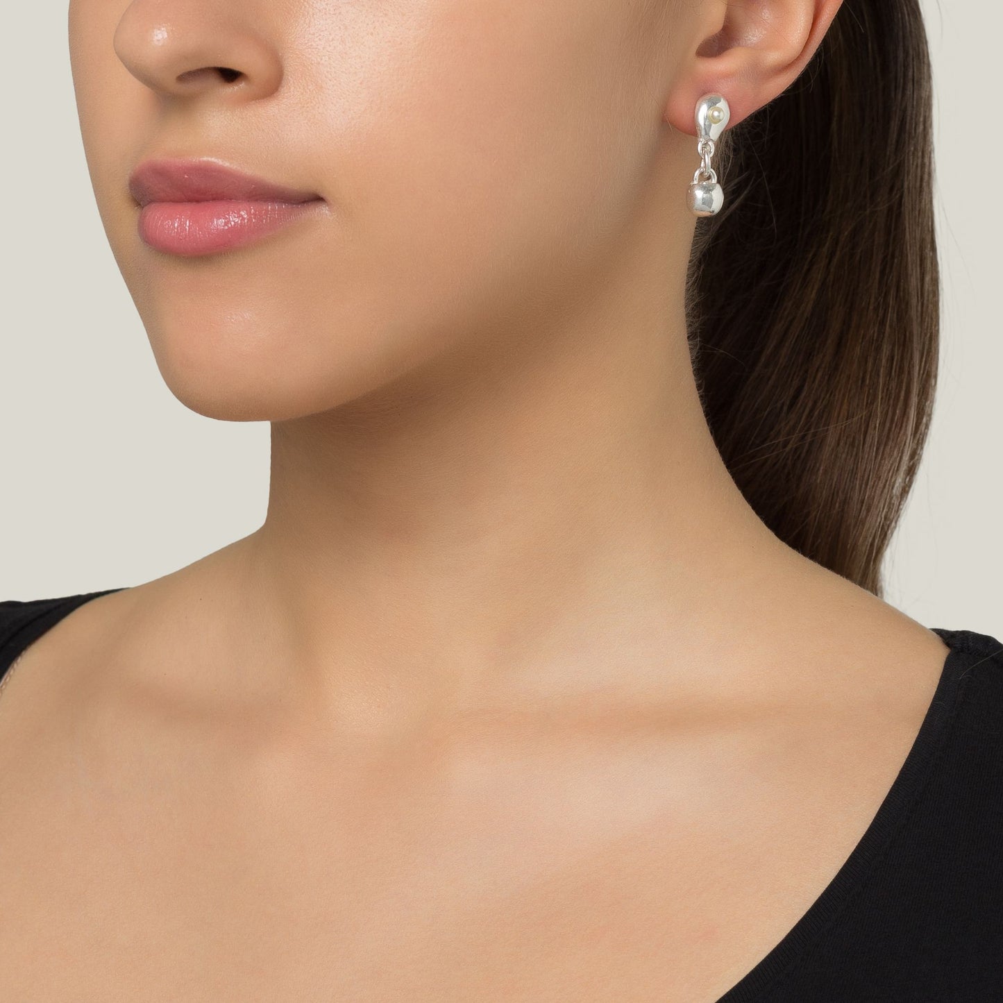 Silver earrings with pearl