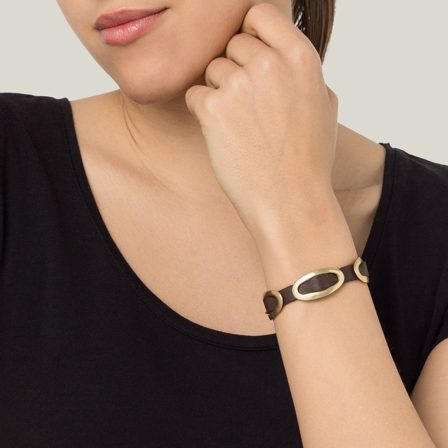 Pulseira de couro zamak dourado "O2 Buckle"