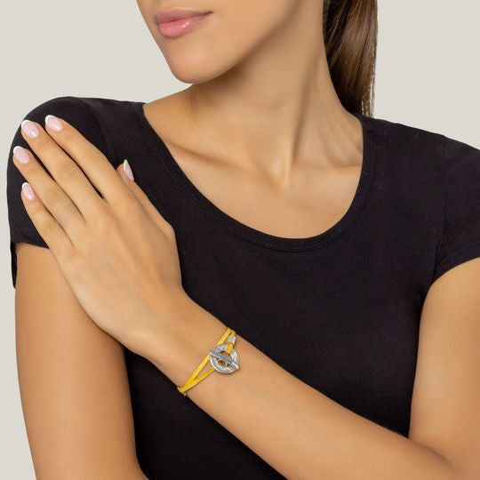 Pulseira de couro mostarda com fecho de argola banhado a prata