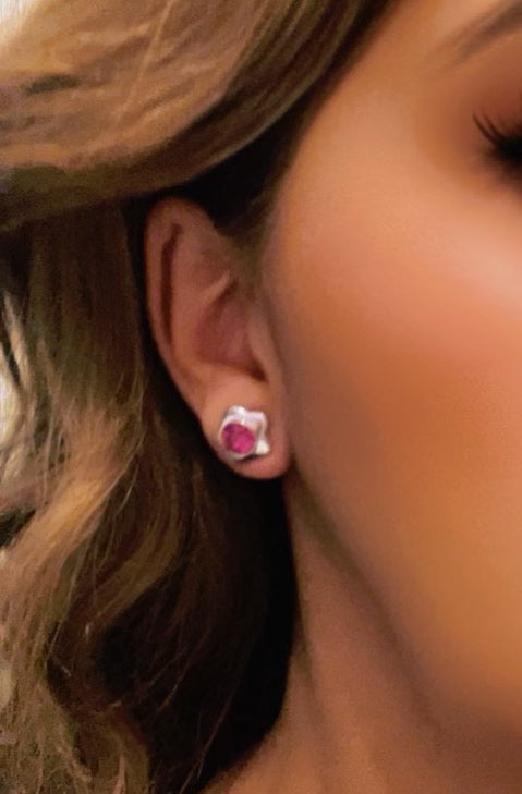 Pendiente Flor plata 10µ y SW rosa fuschia