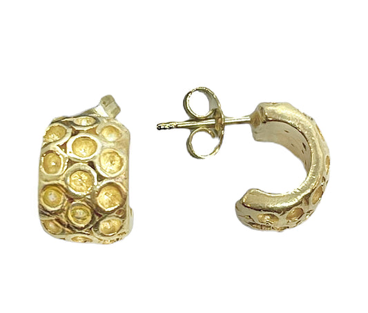 Pendiente Dots medio aro mini en dorado